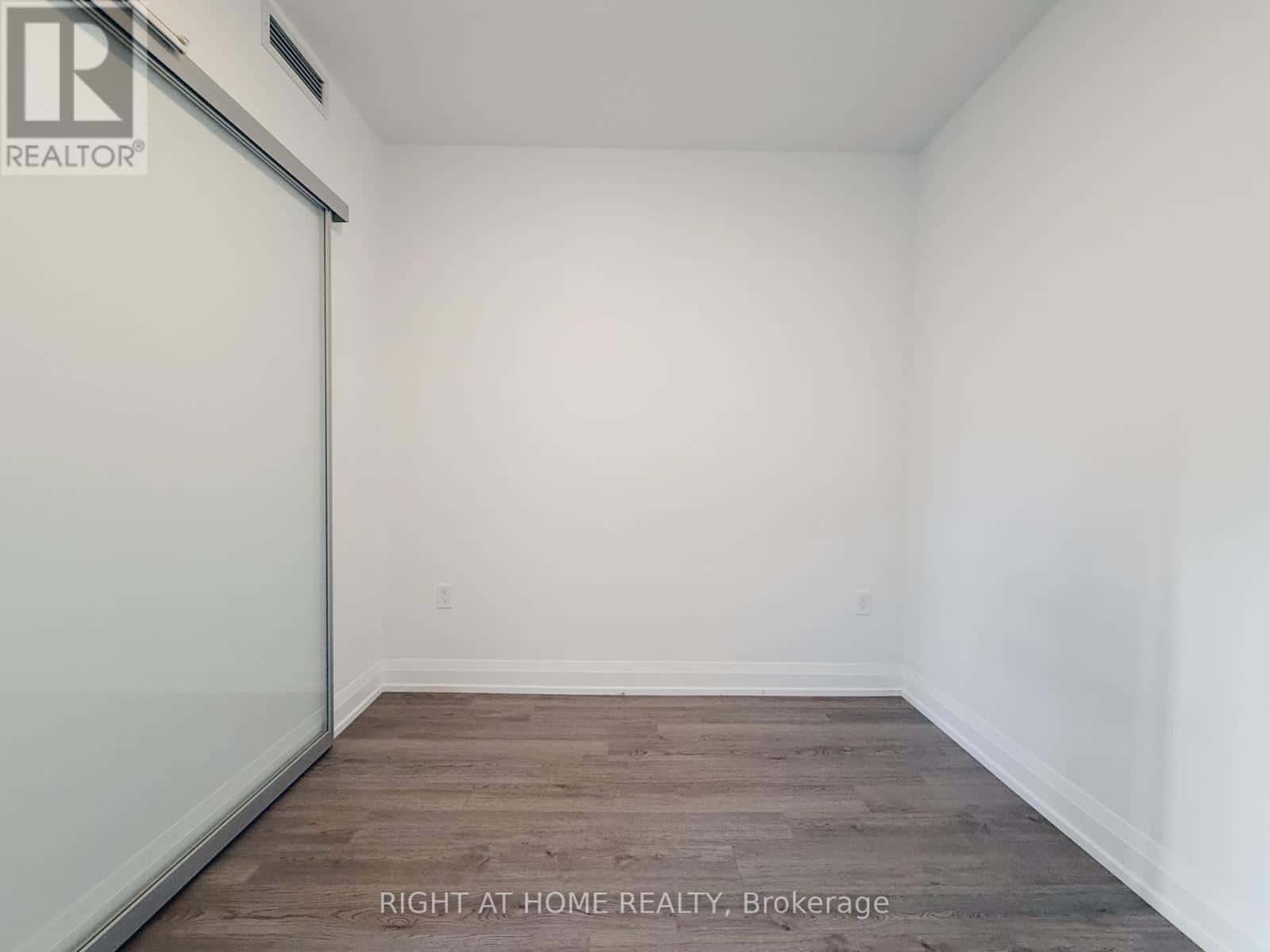 Toronto (Church-Yonge Corridor) — Toronto (Church-Yonge Corridor) - Photo 5 of 18