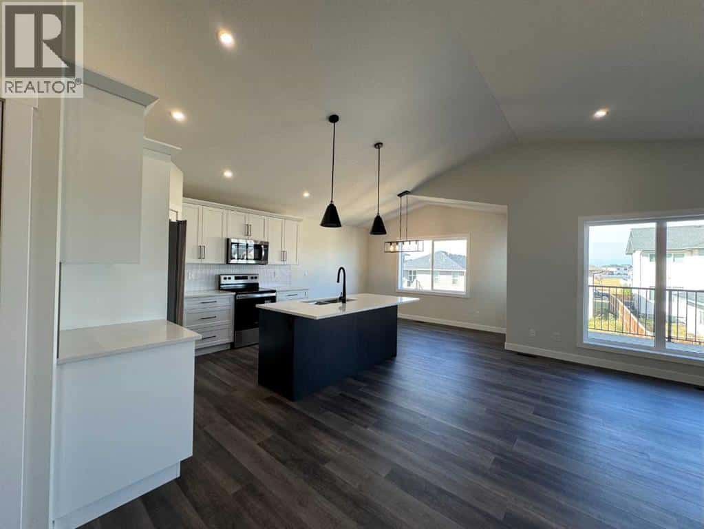 4237 Westbrooke Road — Blackfalds, Alberta - Photo 5 of 29