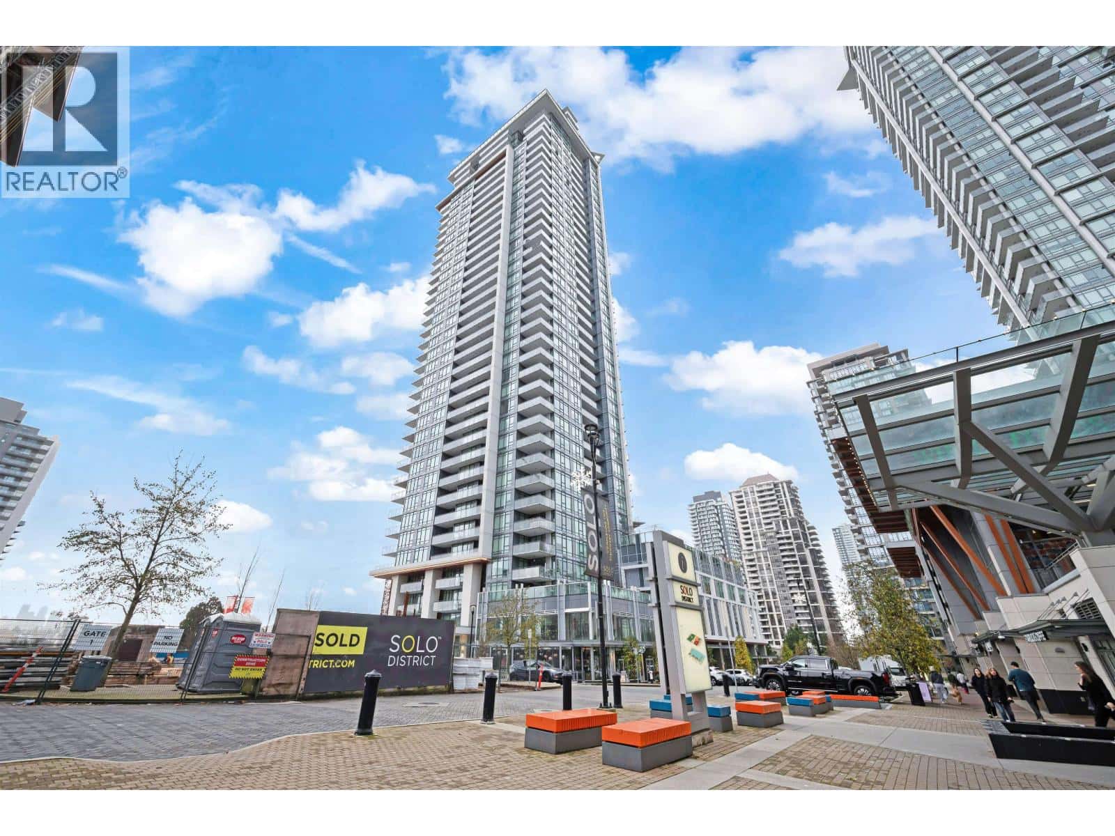 507 2085 SKYLINE COURT — Burnaby, British Columbia - Photo 2 of 24