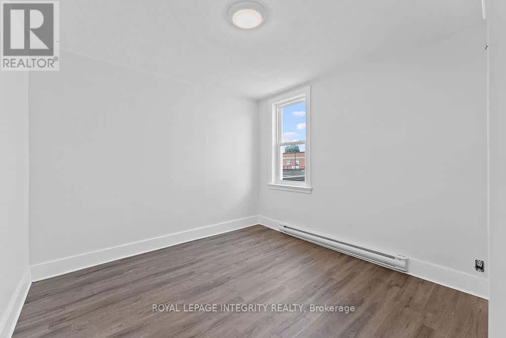 Smiths Falls — Smiths Falls - Photo 4 of 41