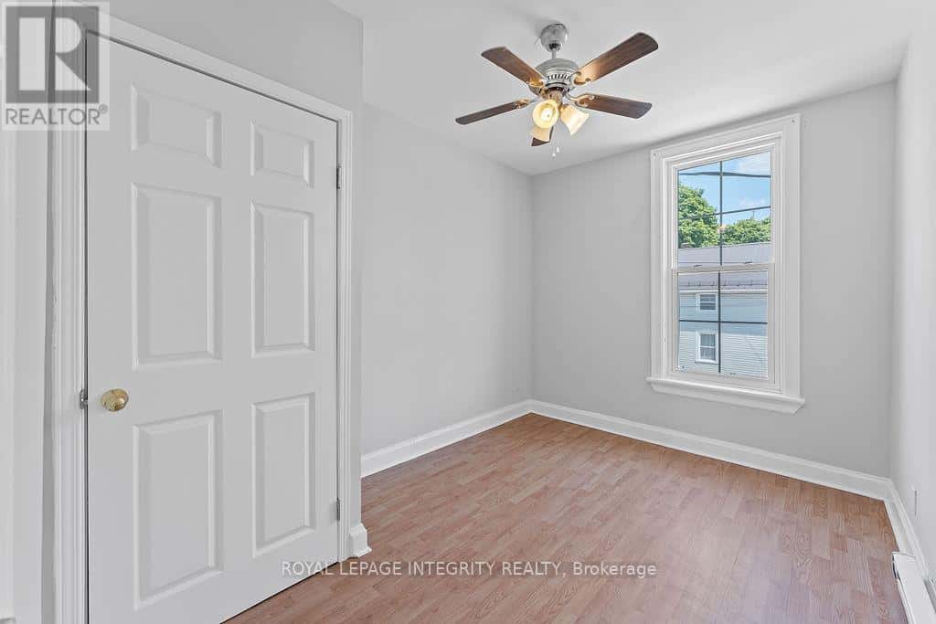 Smiths Falls — Smiths Falls - Photo 2 of 41