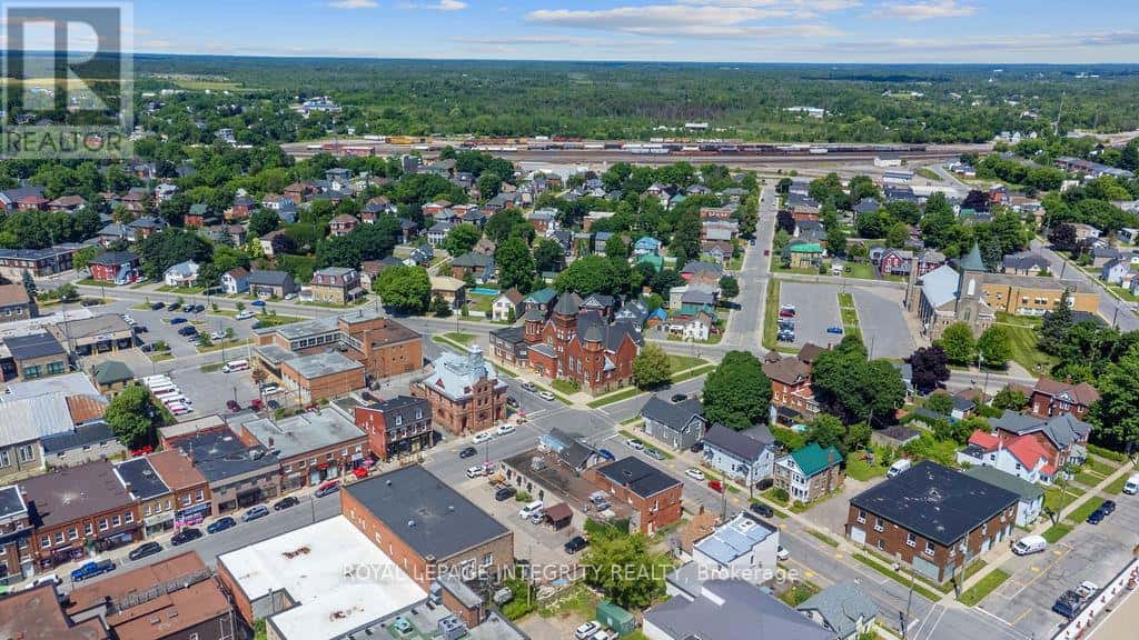 Smiths Falls — Smiths Falls - Photo 2 of 17