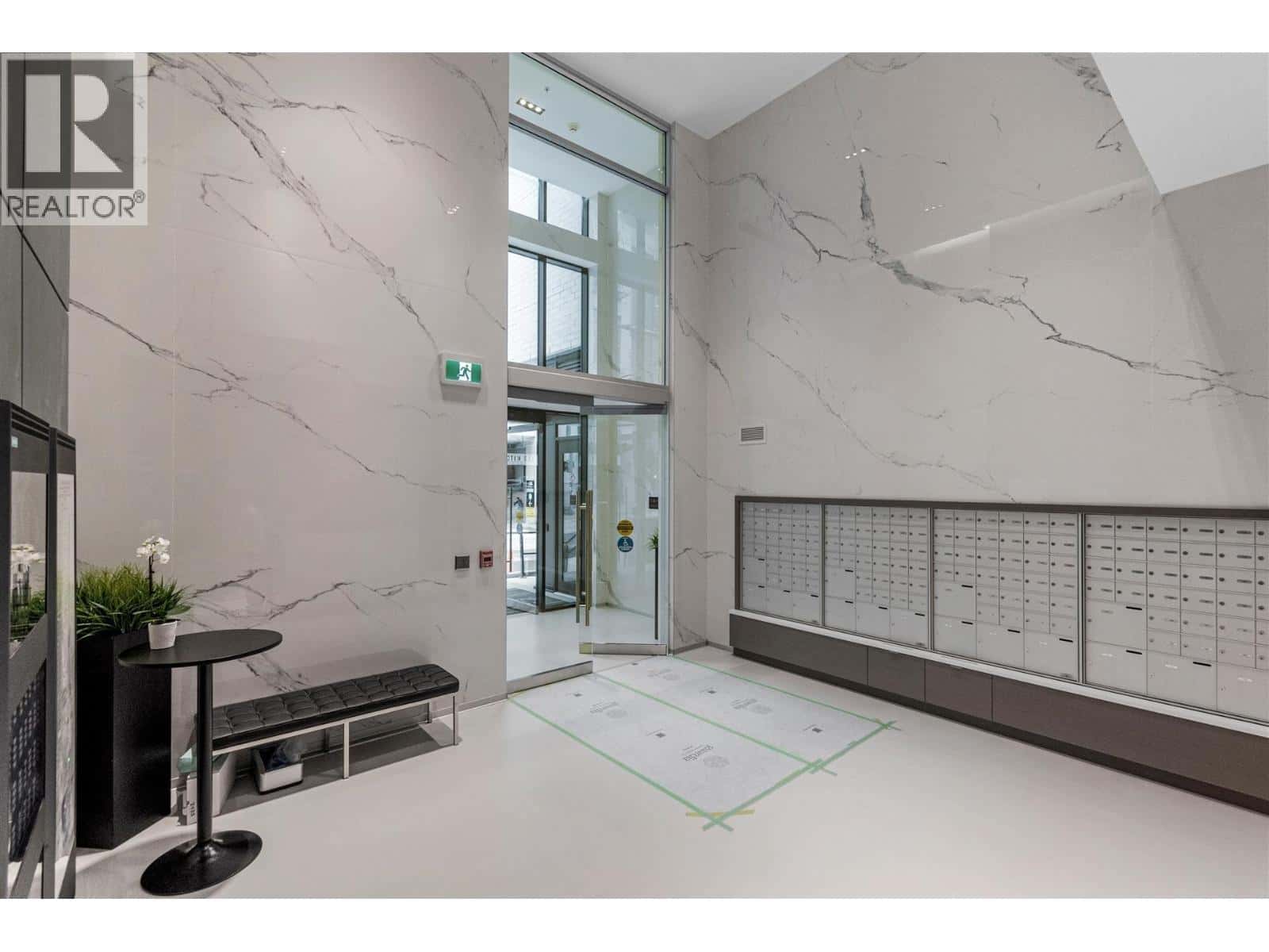 2101 823 CARNARVON STREET — New Westminster, British Columbia - Photo 3 of 25