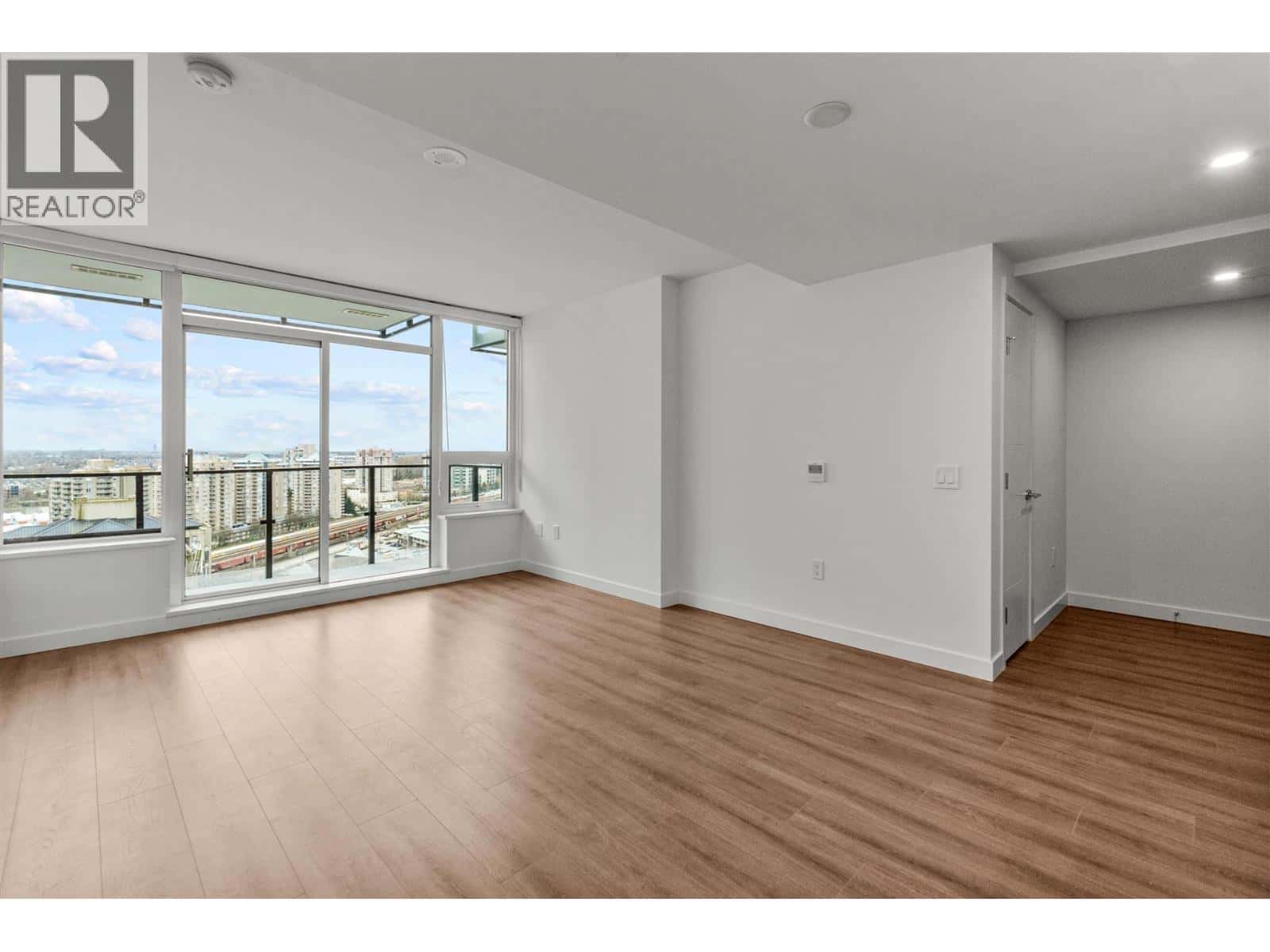 2101 823 CARNARVON STREET — New Westminster, British Columbia - Photo 5 of 25