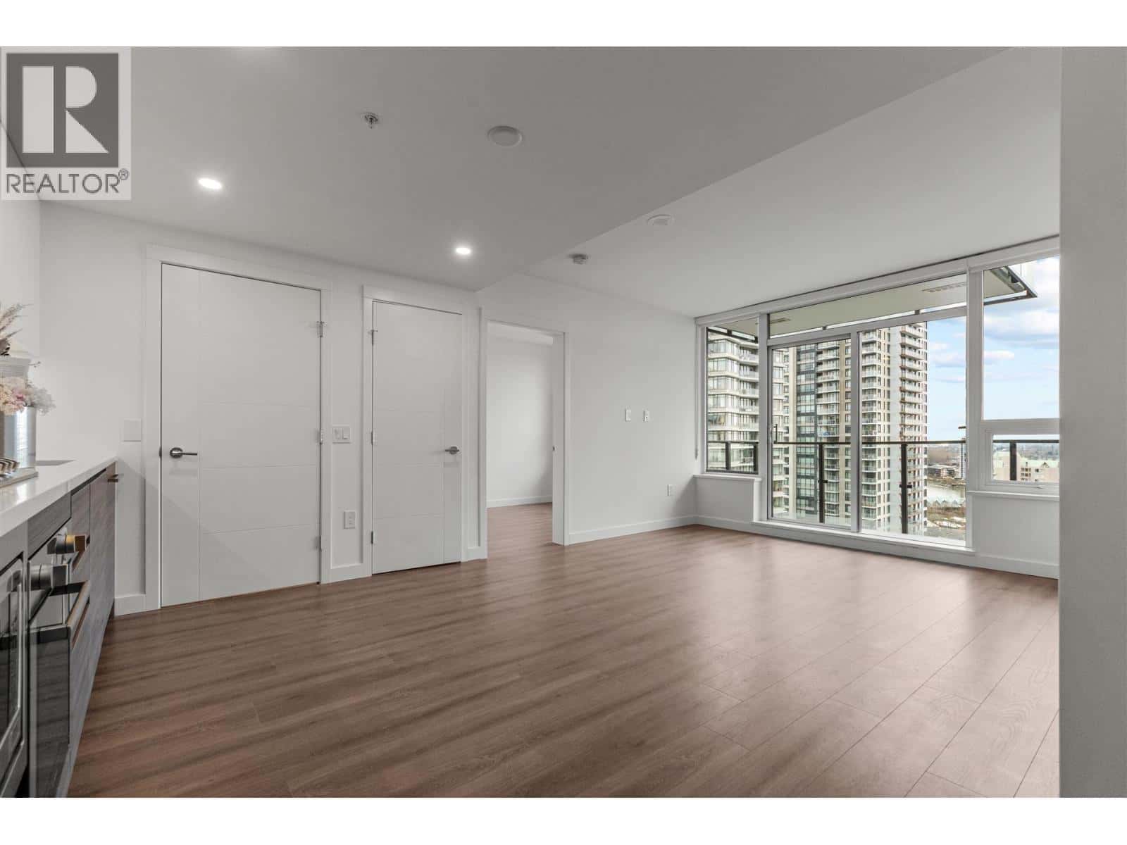 2101 823 CARNARVON STREET — New Westminster, British Columbia - Photo 4 of 25