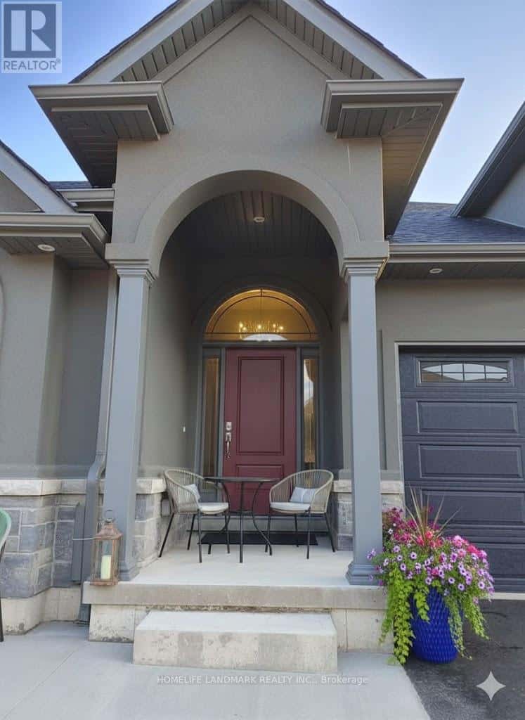 53 CARRICK TRAIL — Welland (Hwy 406/Welland), Ontario - Photo 2 of 30