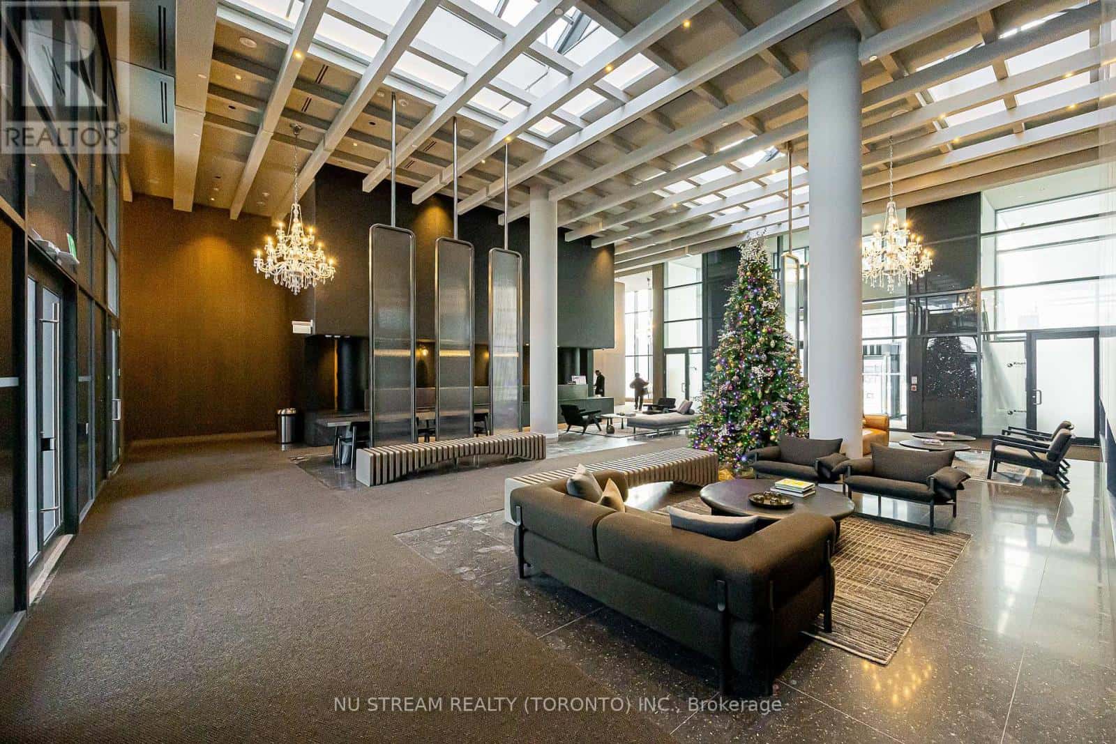 Vaughan (Vaughan Corporate Centre) — Vaughan (Vaughan Corporate Centre) - Photo 5 of 46