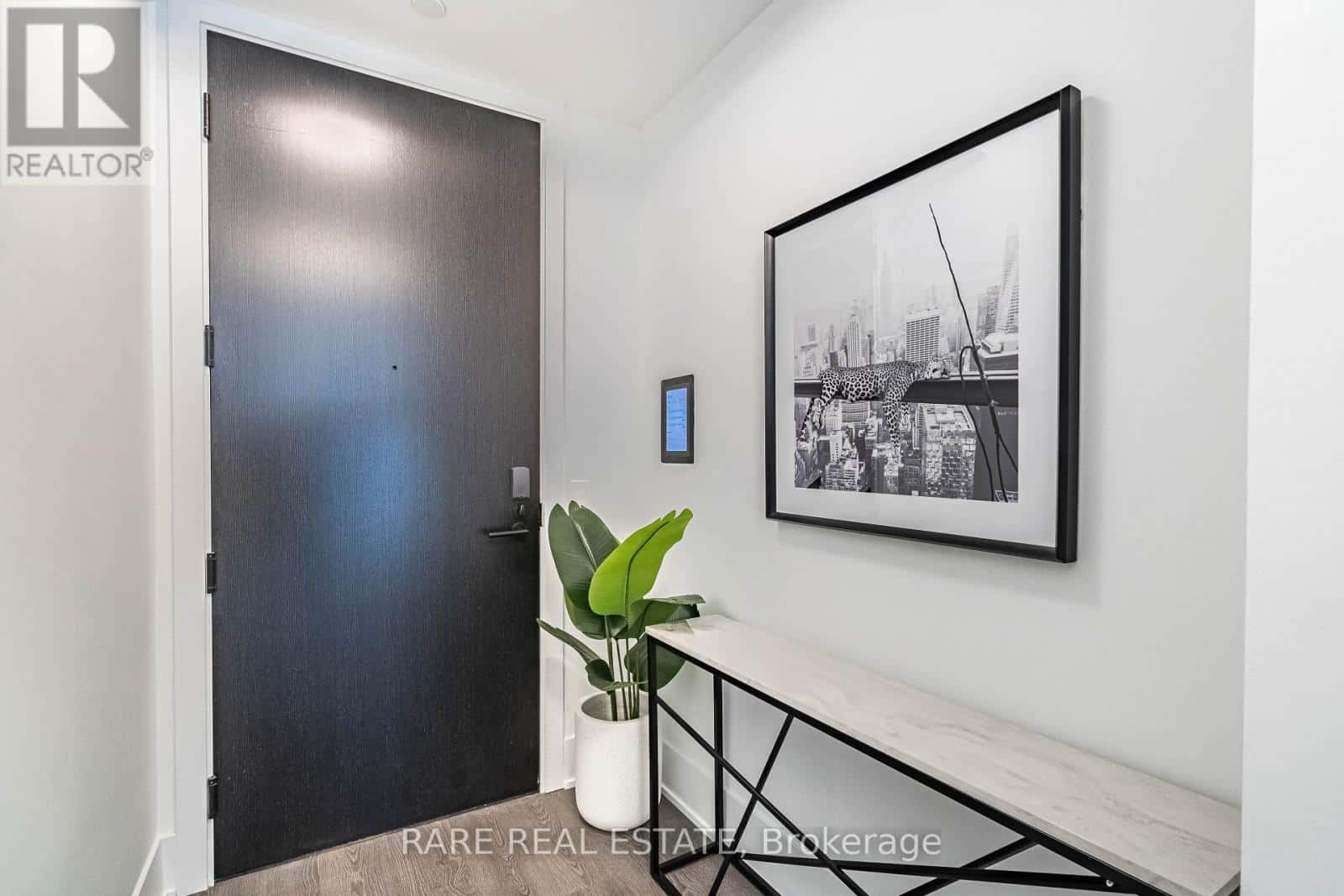 Toronto (Waterfront Communities) — Toronto (Waterfront Communities) - Photo 2 of 19