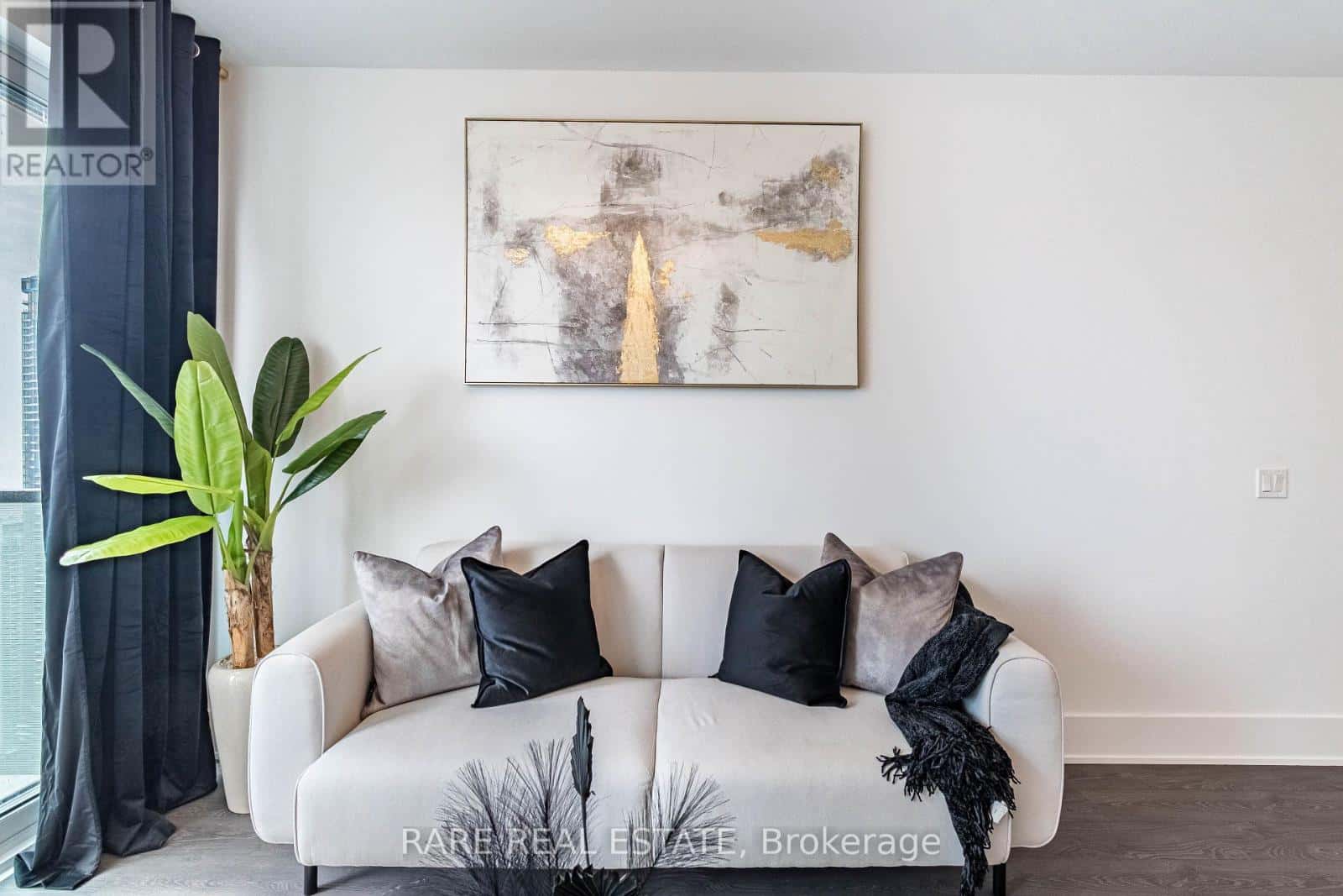 Toronto (Waterfront Communities) — Toronto (Waterfront Communities) - Photo 5 of 19