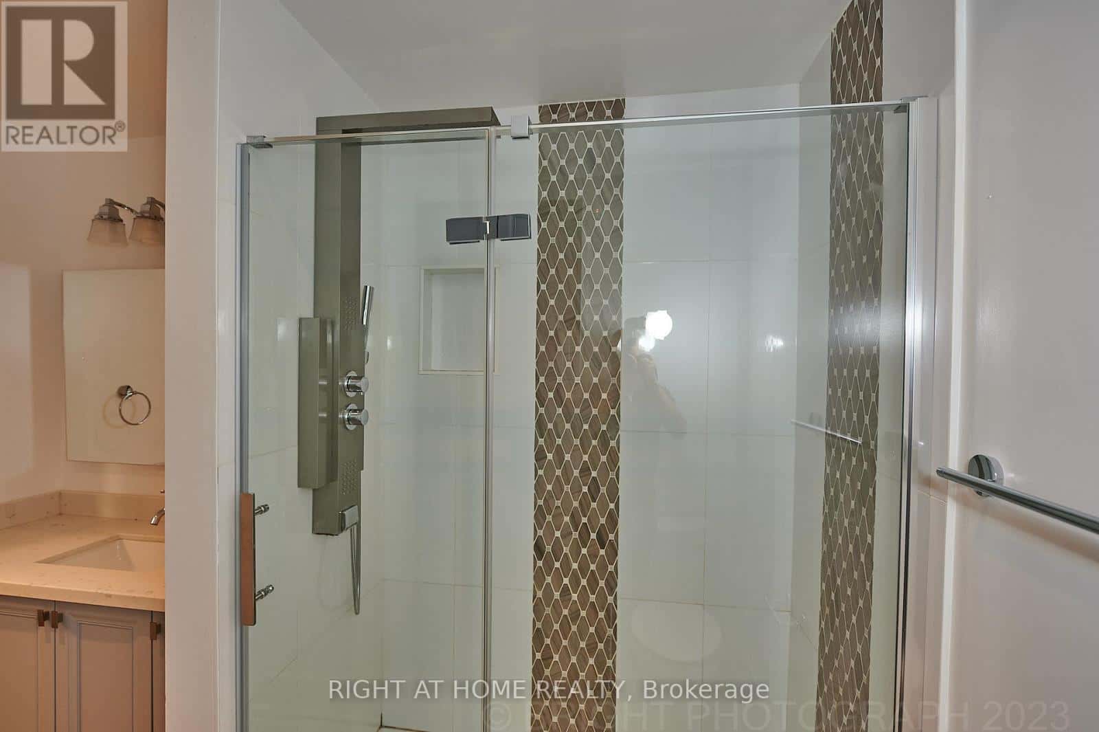 Toronto (Pleasant View) — Toronto (Pleasant View) - Photo 4 of 10