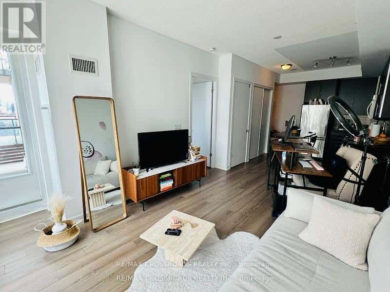 Toronto (Yonge-Eglinton) — Toronto (Yonge-Eglinton) - Photo 4 of 23