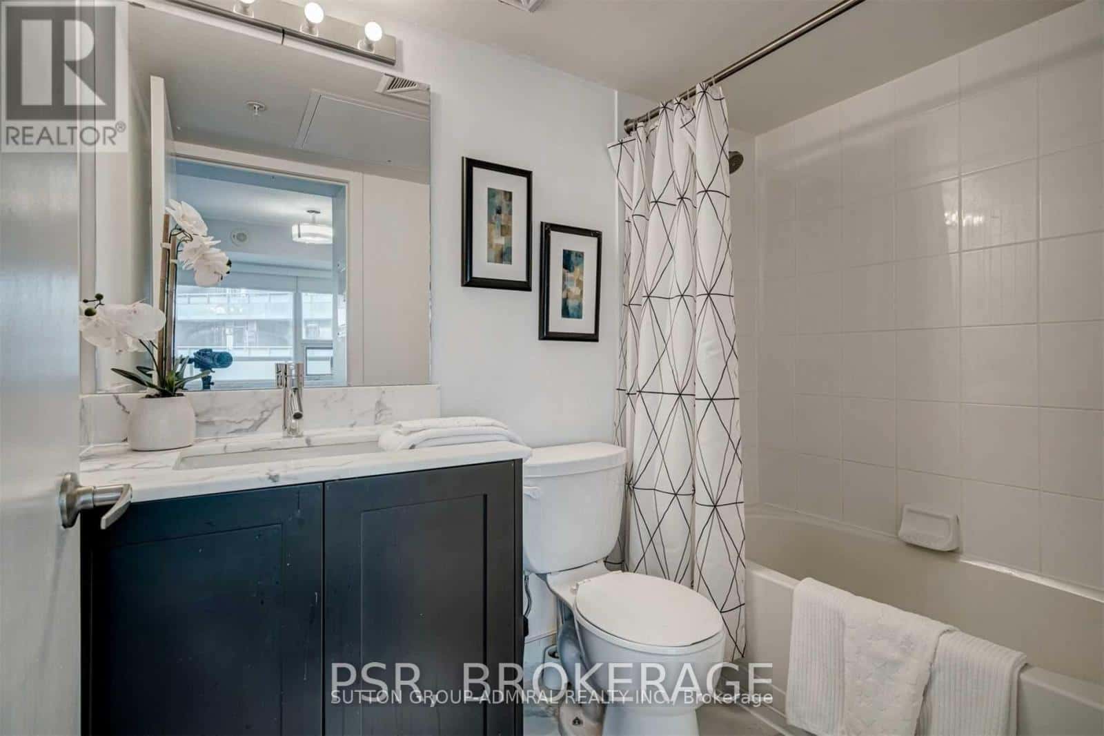 Toronto (South Parkdale) — Toronto (South Parkdale) - Photo 2 of 18