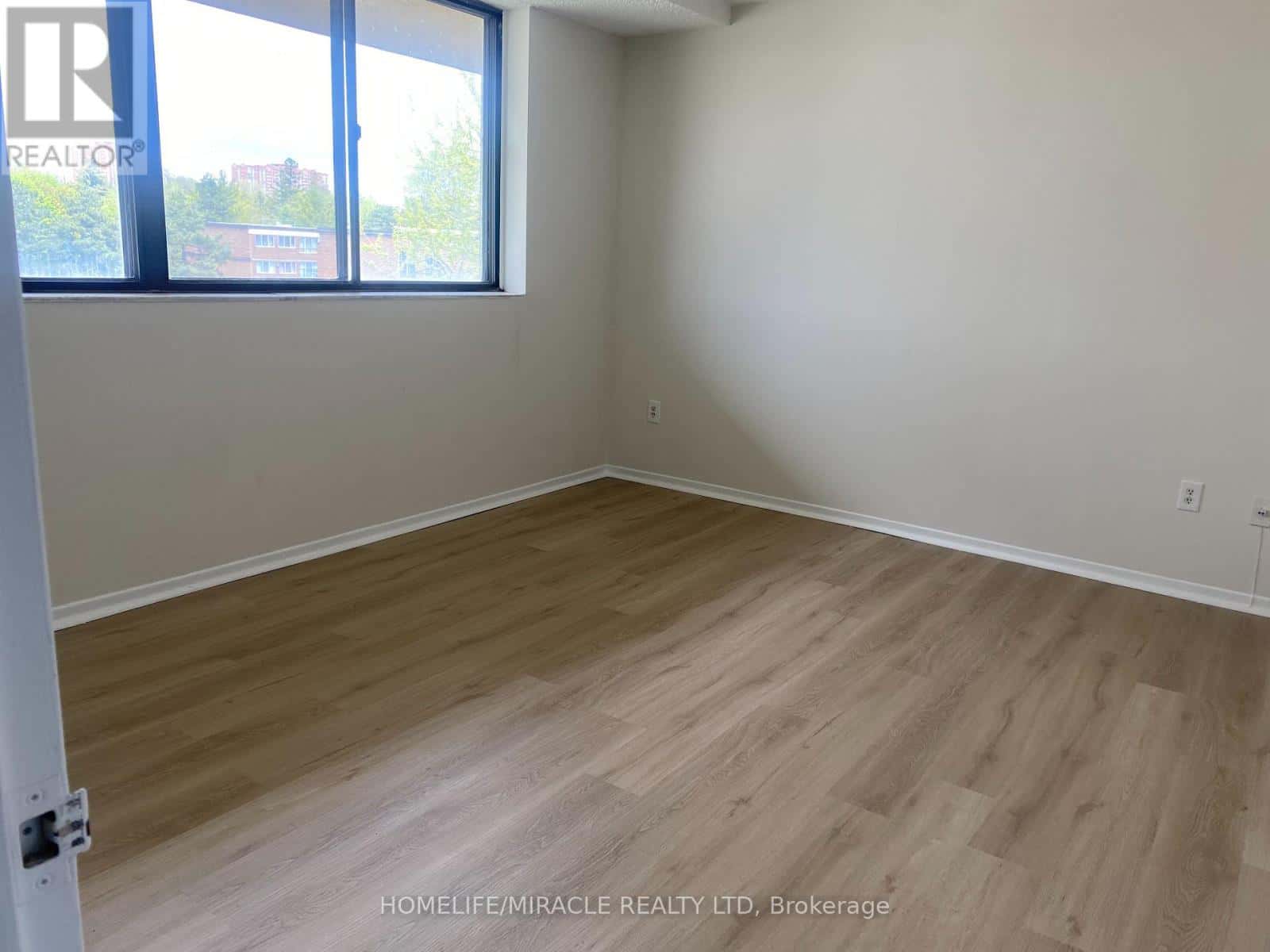 Toronto (Kennedy Park) — Toronto (Kennedy Park) - Photo 4 of 12