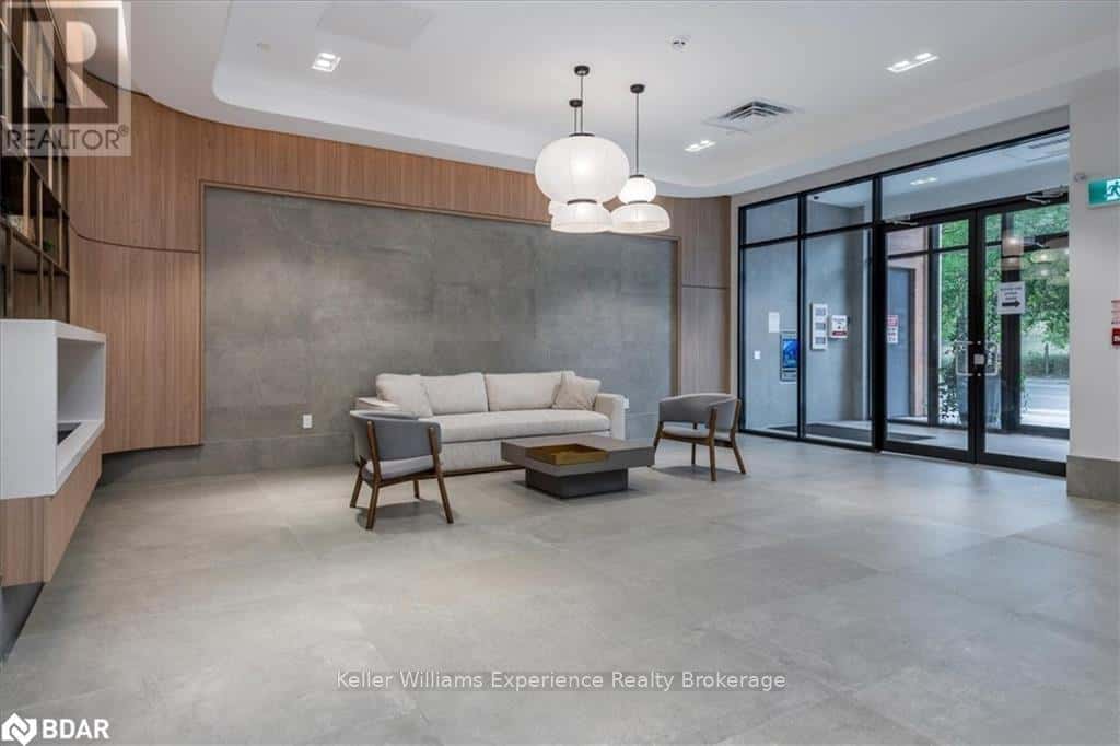 Barrie (Lakeshore) — Barrie (Lakeshore) - Photo 3 of 31