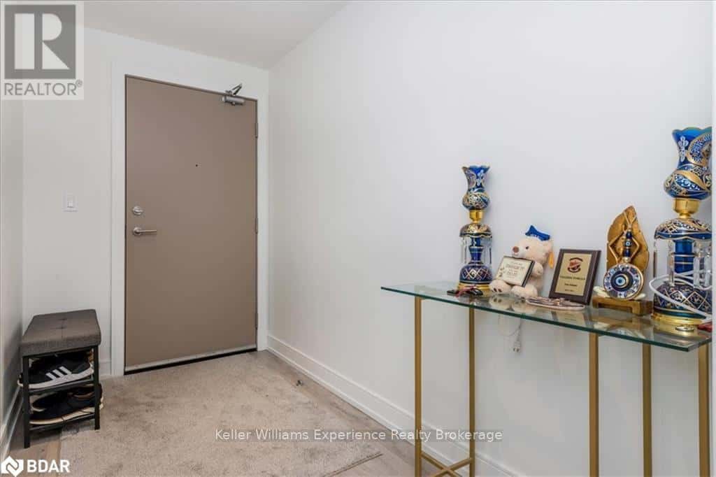 Barrie (Lakeshore) — Barrie (Lakeshore) - Photo 4 of 31