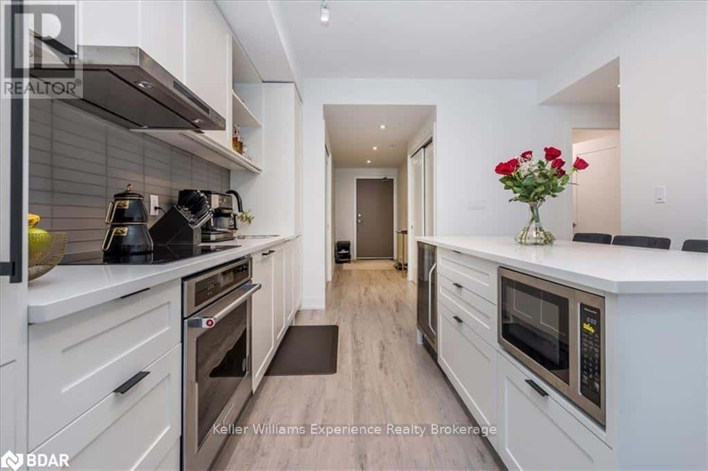 Barrie (Lakeshore) — Barrie (Lakeshore) - Photo 5 of 31