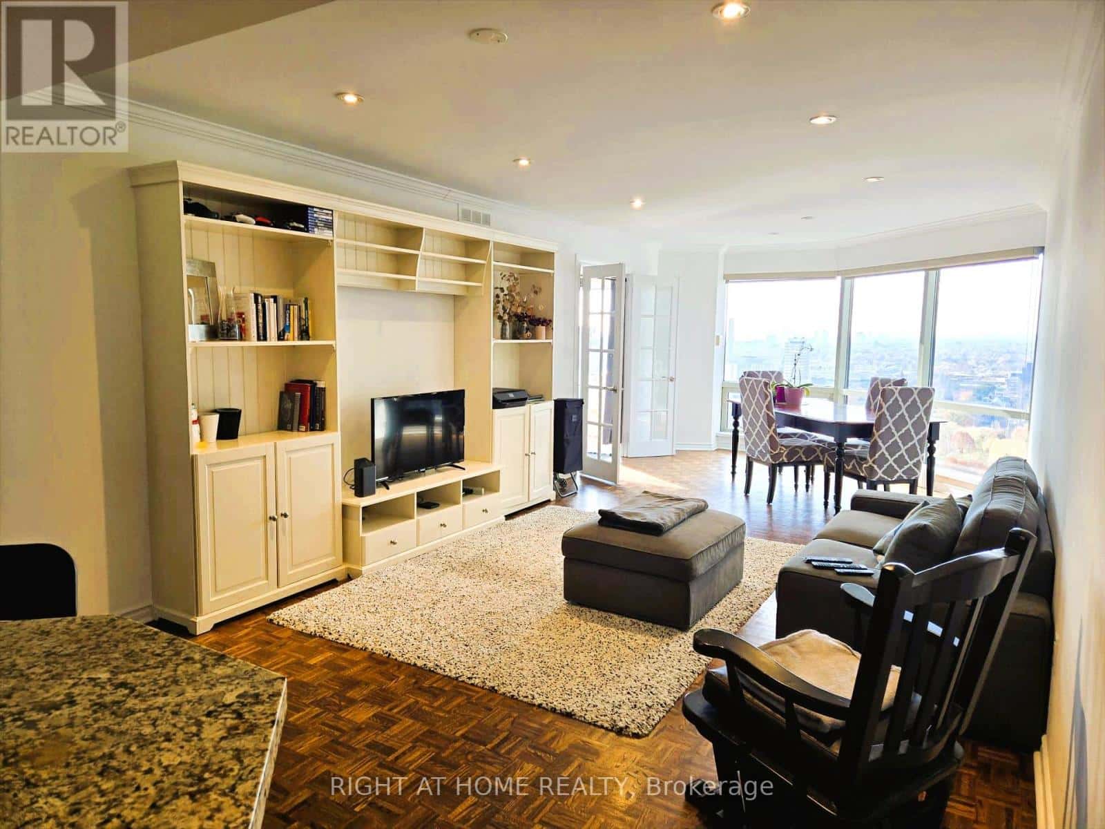 Toronto (Bay Street Corridor) — Toronto (Bay Street Corridor) - Photo 3 of 10