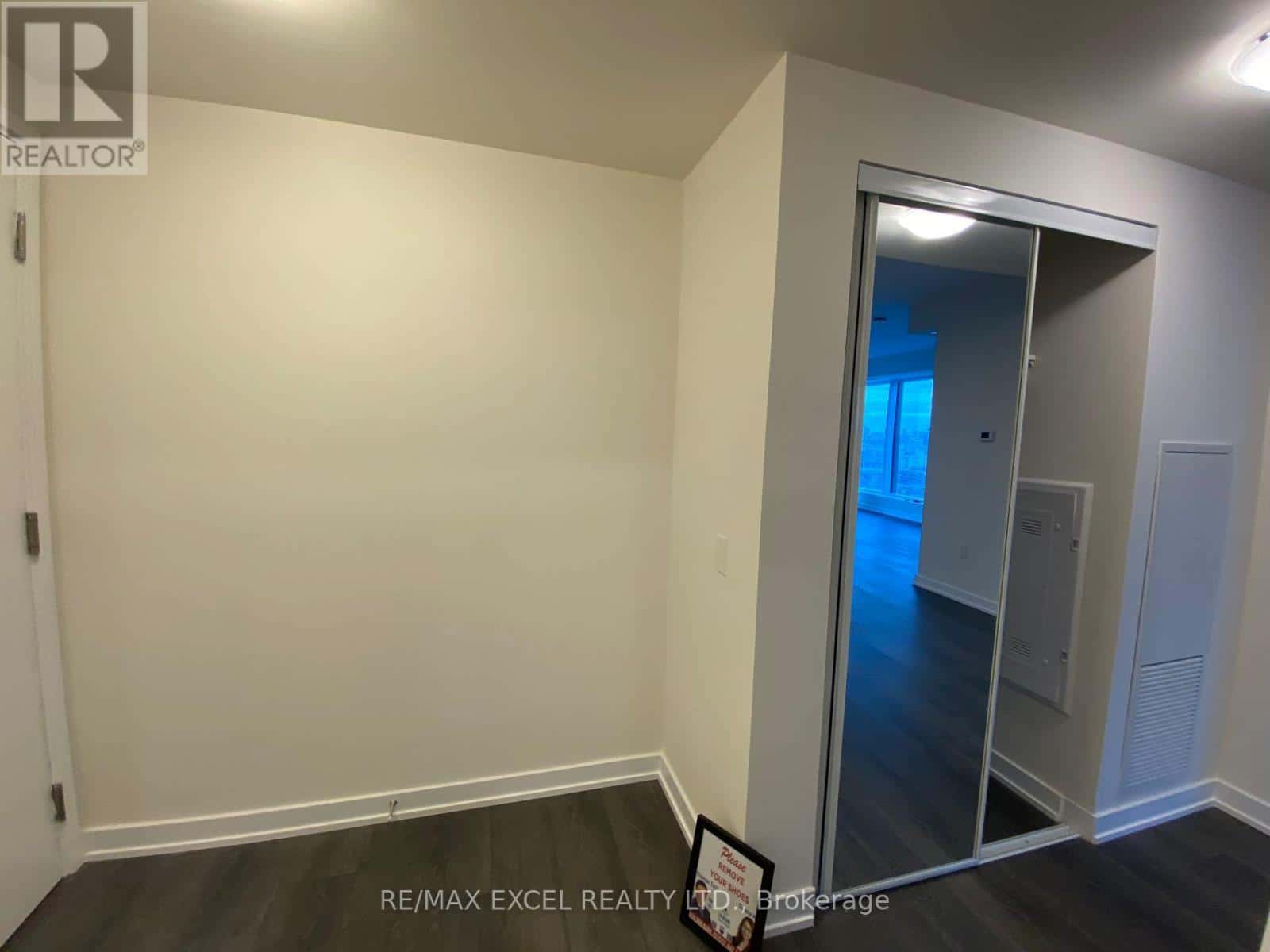 Toronto (Waterfront Communities) — Toronto (Waterfront Communities) - Photo 4 of 37