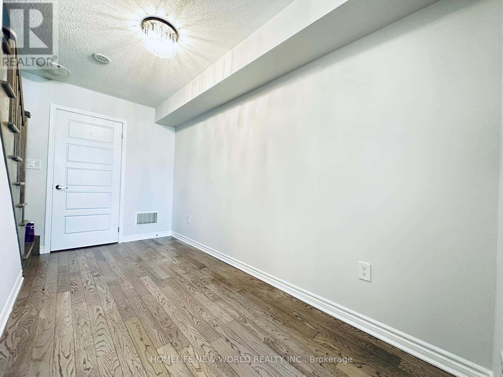 Richmond Hill — Richmond Hill - Photo 2 of 16