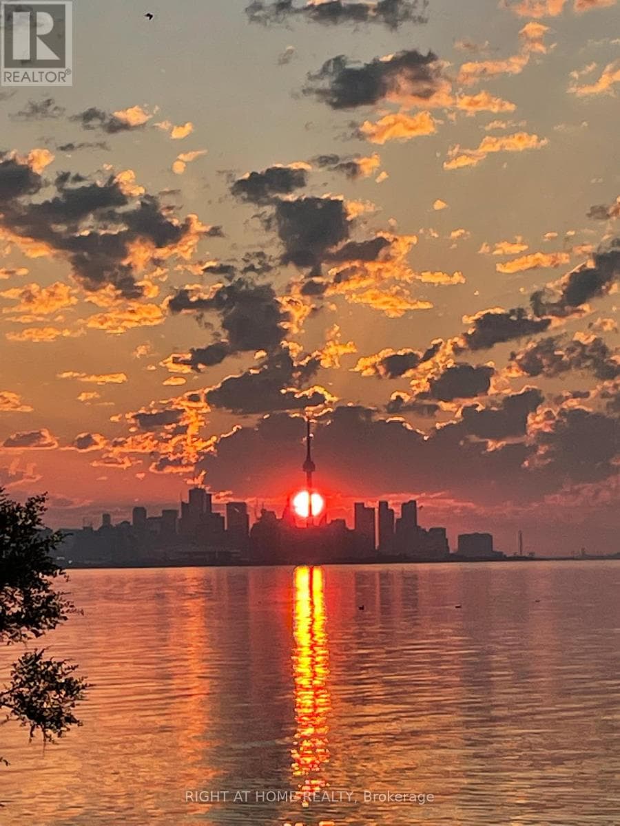 Toronto (Mimico) — Toronto (Mimico) - Main photo