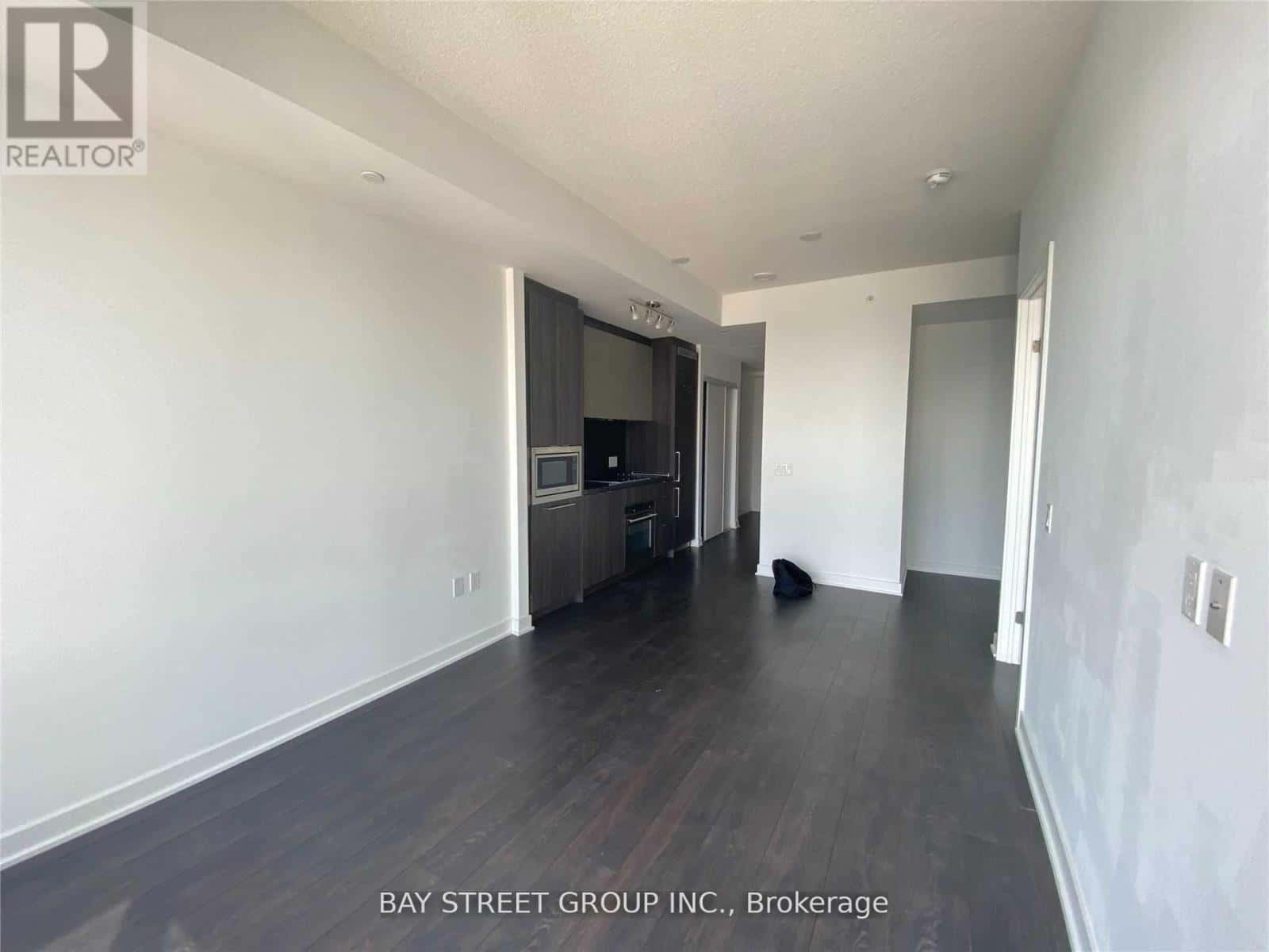 Toronto (Waterfront Communities) — Toronto (Waterfront Communities) - Photo 3 of 11