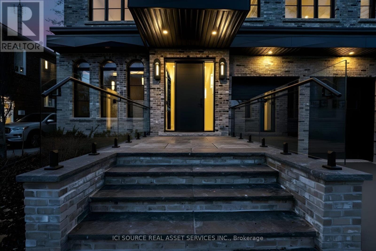 38 RIDGEVALE DRIVE — Toronto (Englemount-Lawrence), Ontario - Main photo