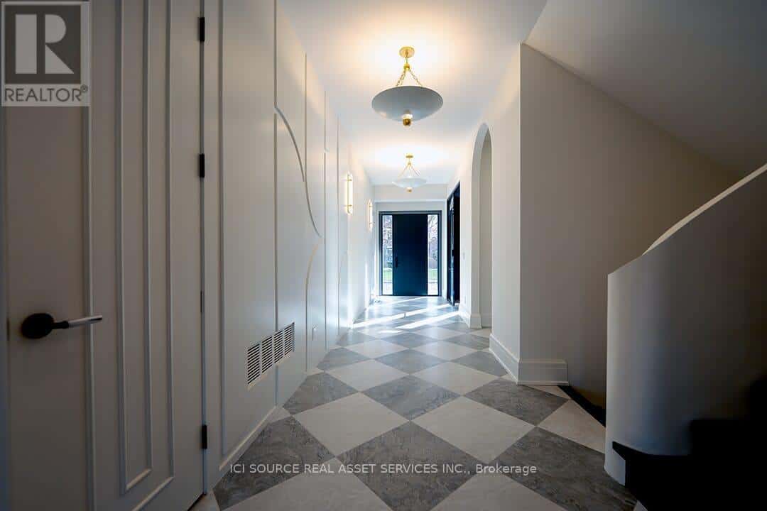 38 RIDGEVALE DRIVE — Toronto (Englemount-Lawrence), Ontario - Photo 3 of 39