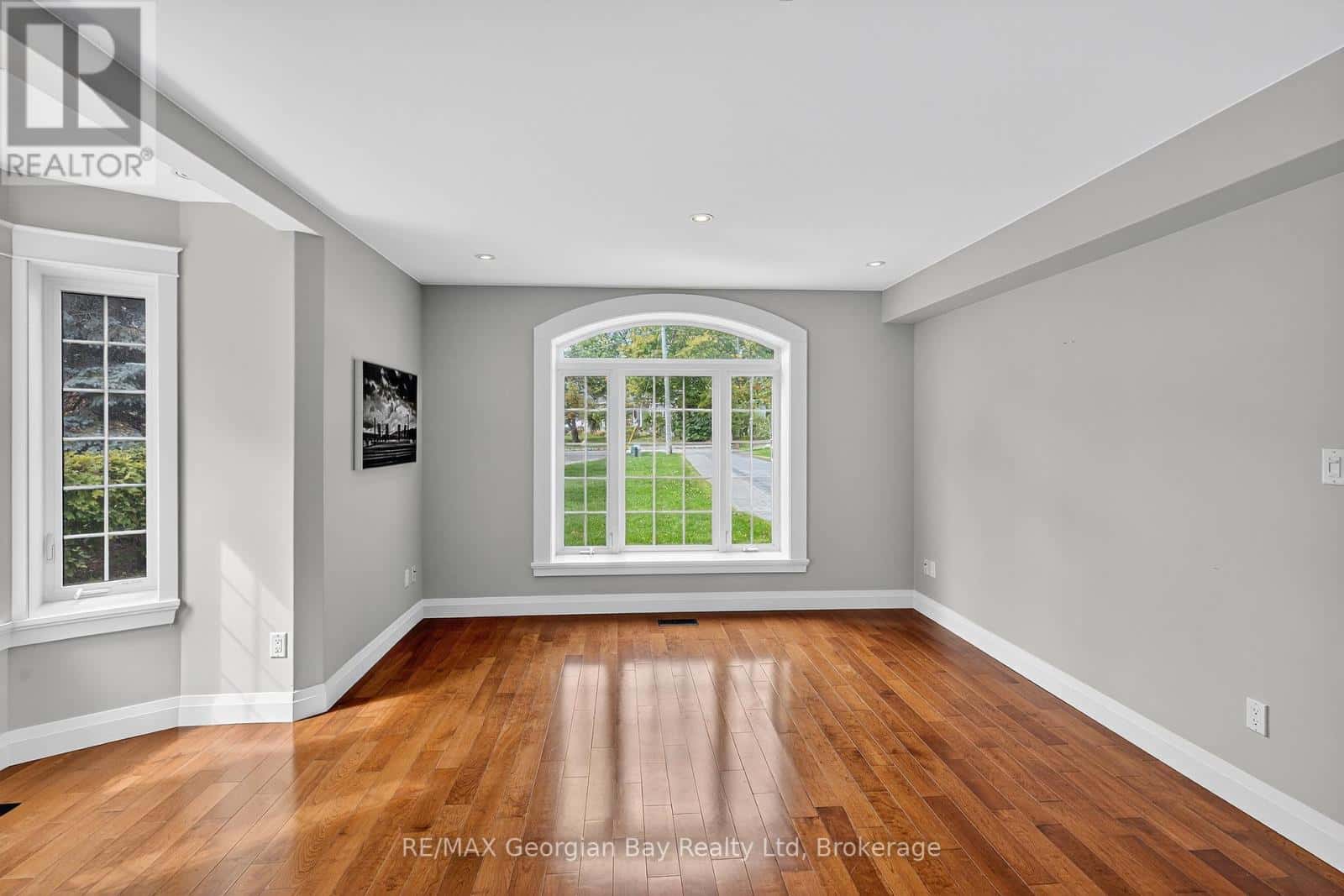 105 DUCKWORTH STREET — Barrie (Codrington), Ontario - Photo 5 of 50