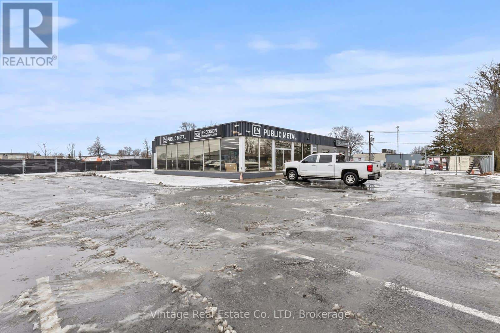 Welland (Broadway) — Welland (Broadway) - Photo 2 of 32