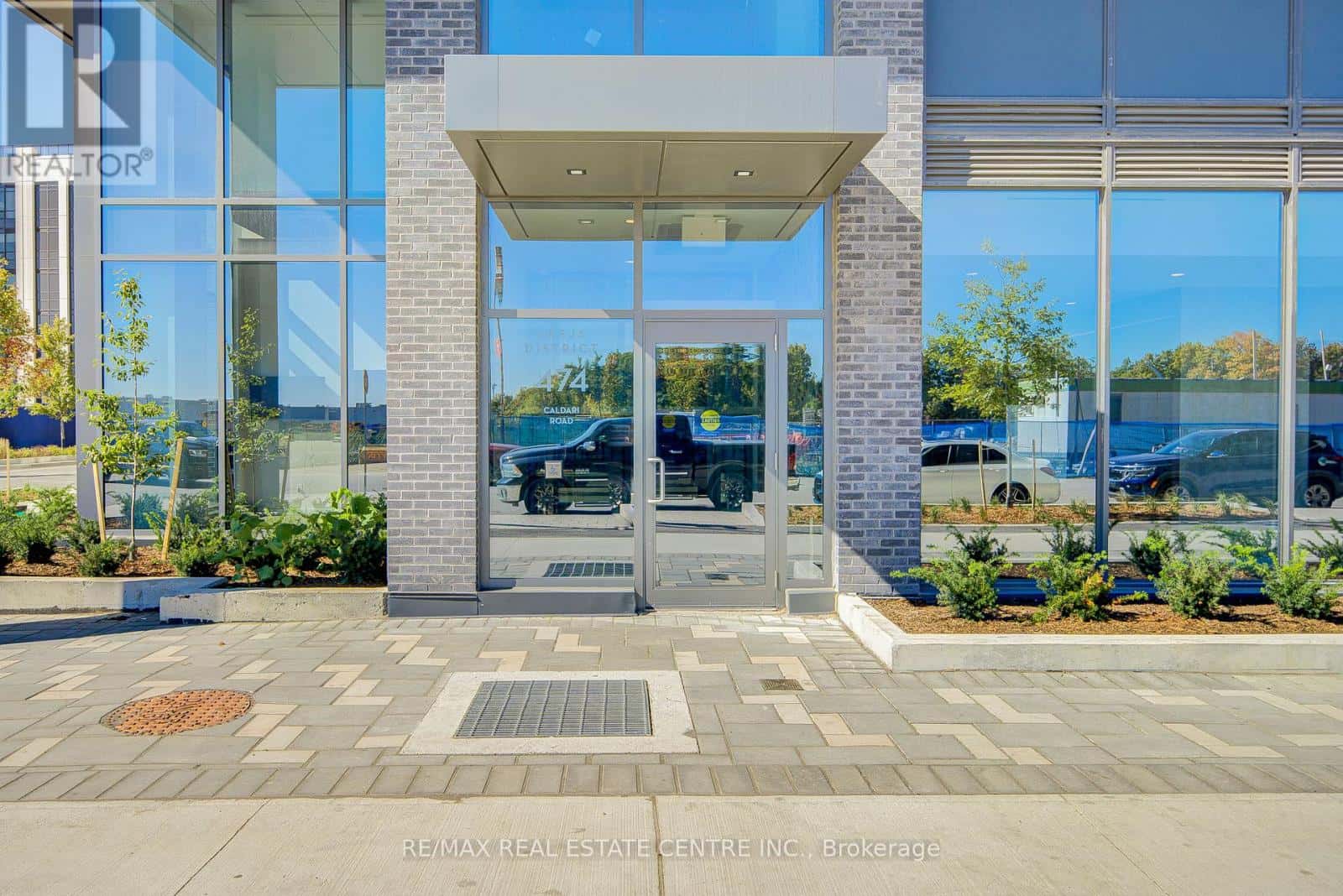2204 - 474 CALDARI ROAD — Vaughan (Concord), Ontario - Photo 2 of 37
