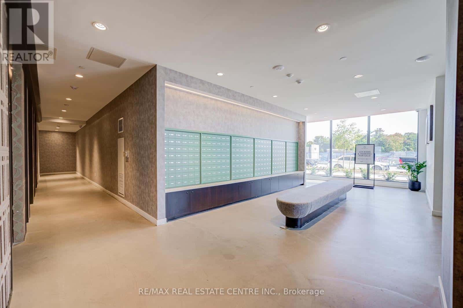 2204 - 474 CALDARI ROAD — Vaughan (Concord), Ontario - Photo 4 of 37