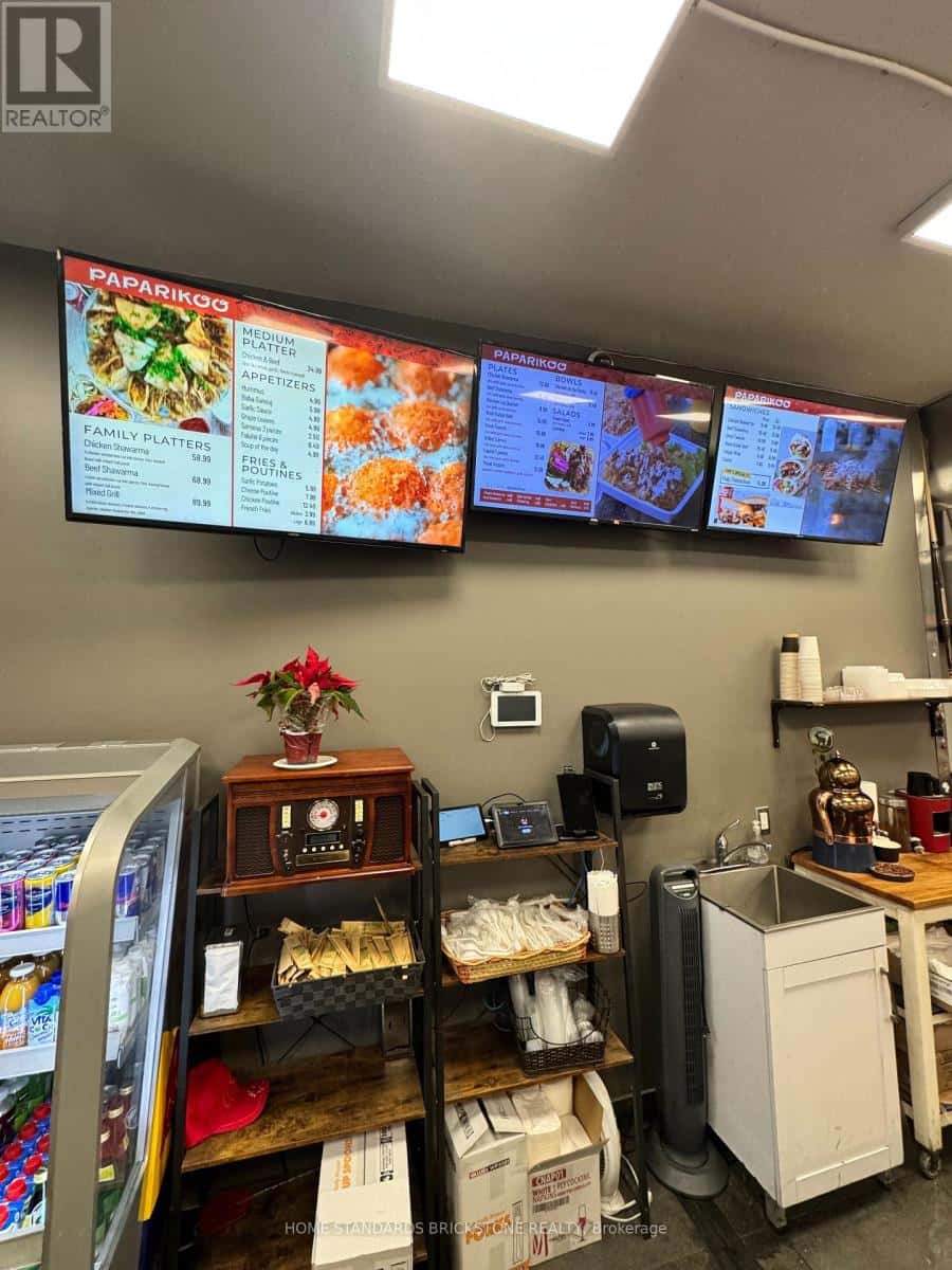 Toronto (Islington-City Centre West) — Toronto (Islington-City Centre West) - Photo 4 of 20