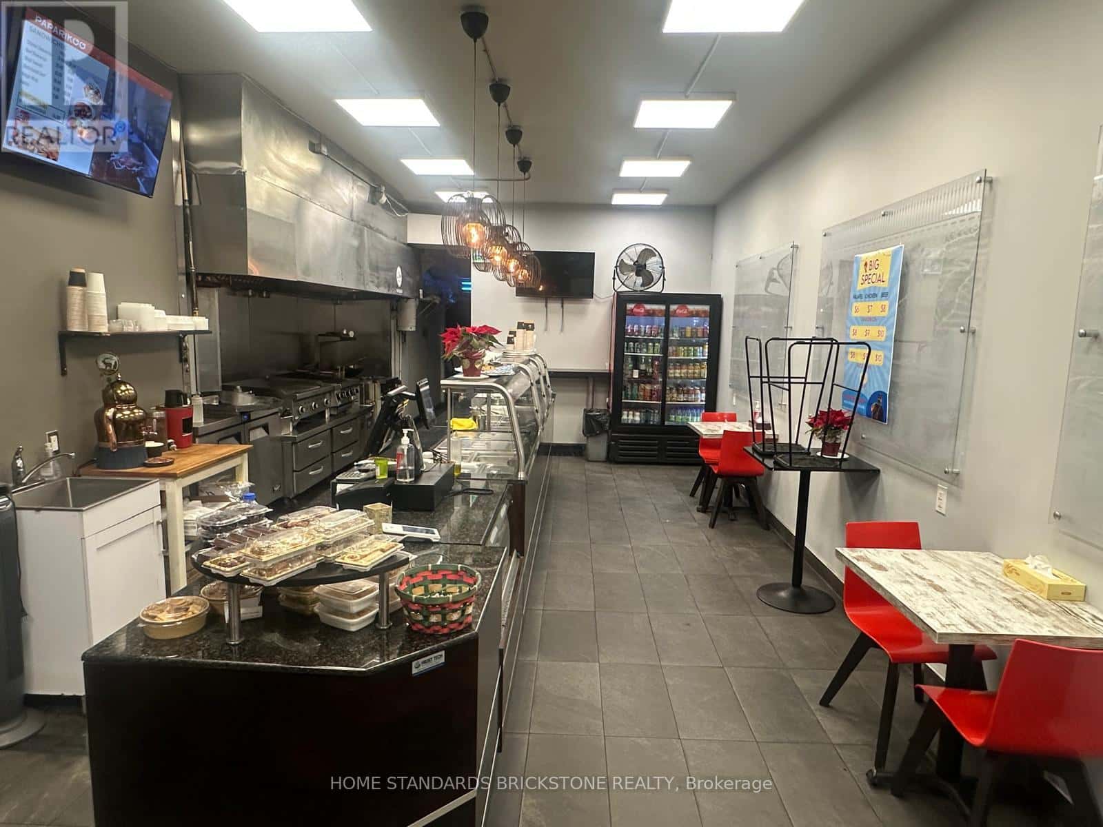 Toronto (Islington-City Centre West) — Toronto (Islington-City Centre West) - Photo 5 of 20