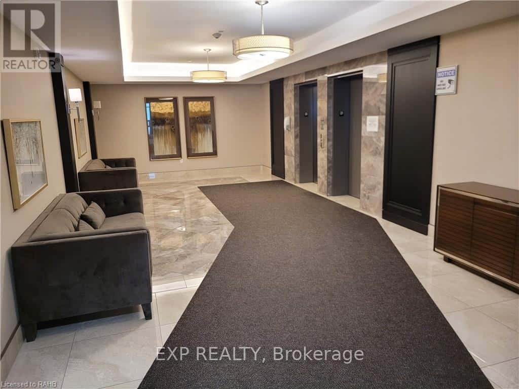 Hamilton (Stoney Creek) — Hamilton (Stoney Creek) - Photo 3 of 25