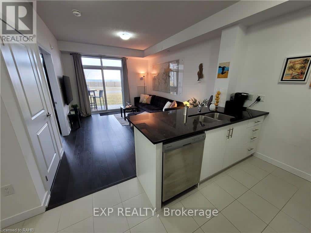 Hamilton (Stoney Creek) — Hamilton (Stoney Creek) - Photo 4 of 25