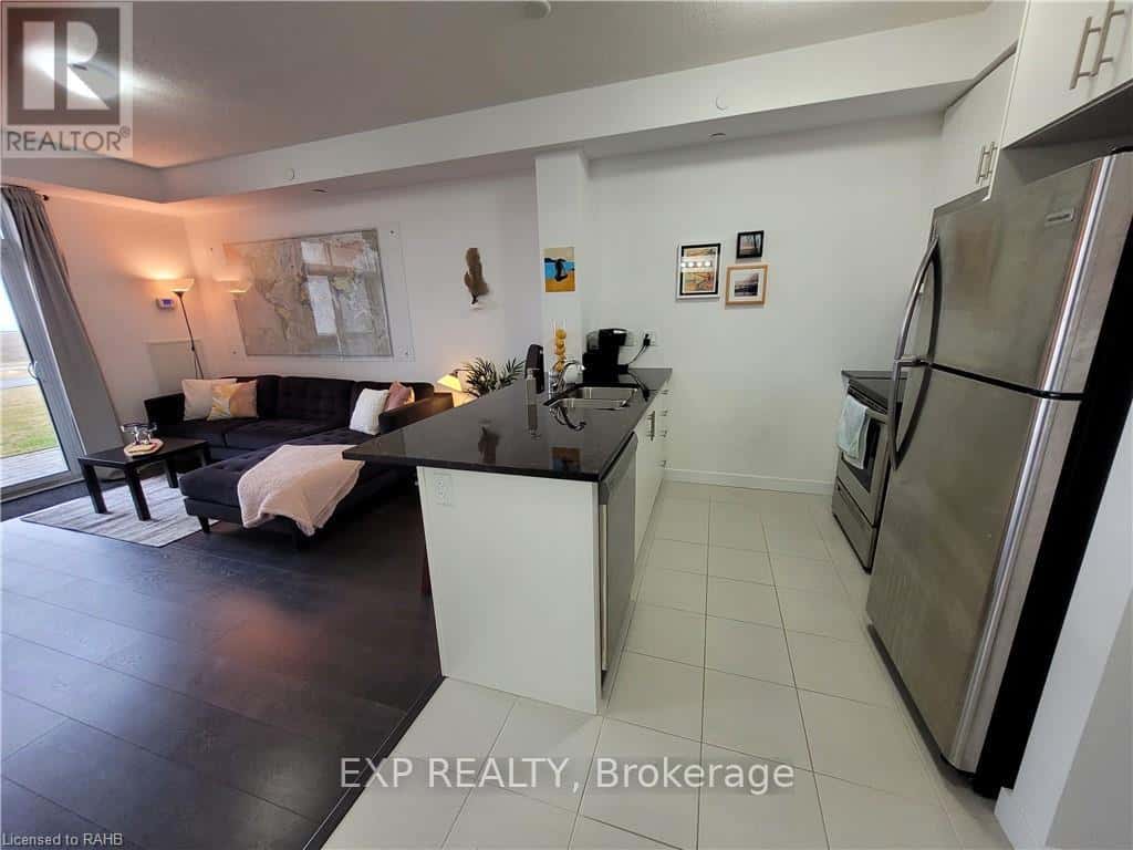 Hamilton (Stoney Creek) — Hamilton (Stoney Creek) - Photo 5 of 25