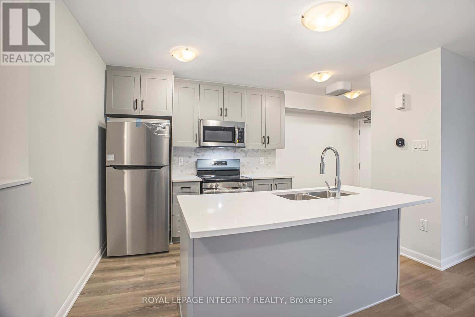 Ottawa — Ottawa - Photo 2 of 13