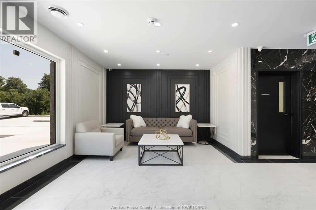 Windsor — Windsor - Photo 2 of 19