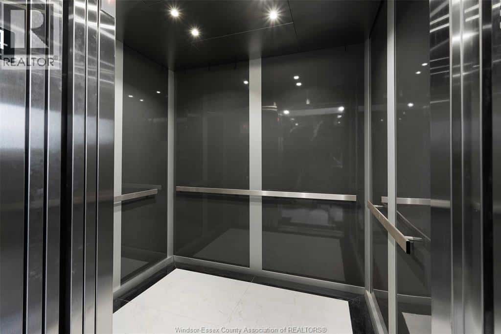 Windsor — Windsor - Photo 5 of 19