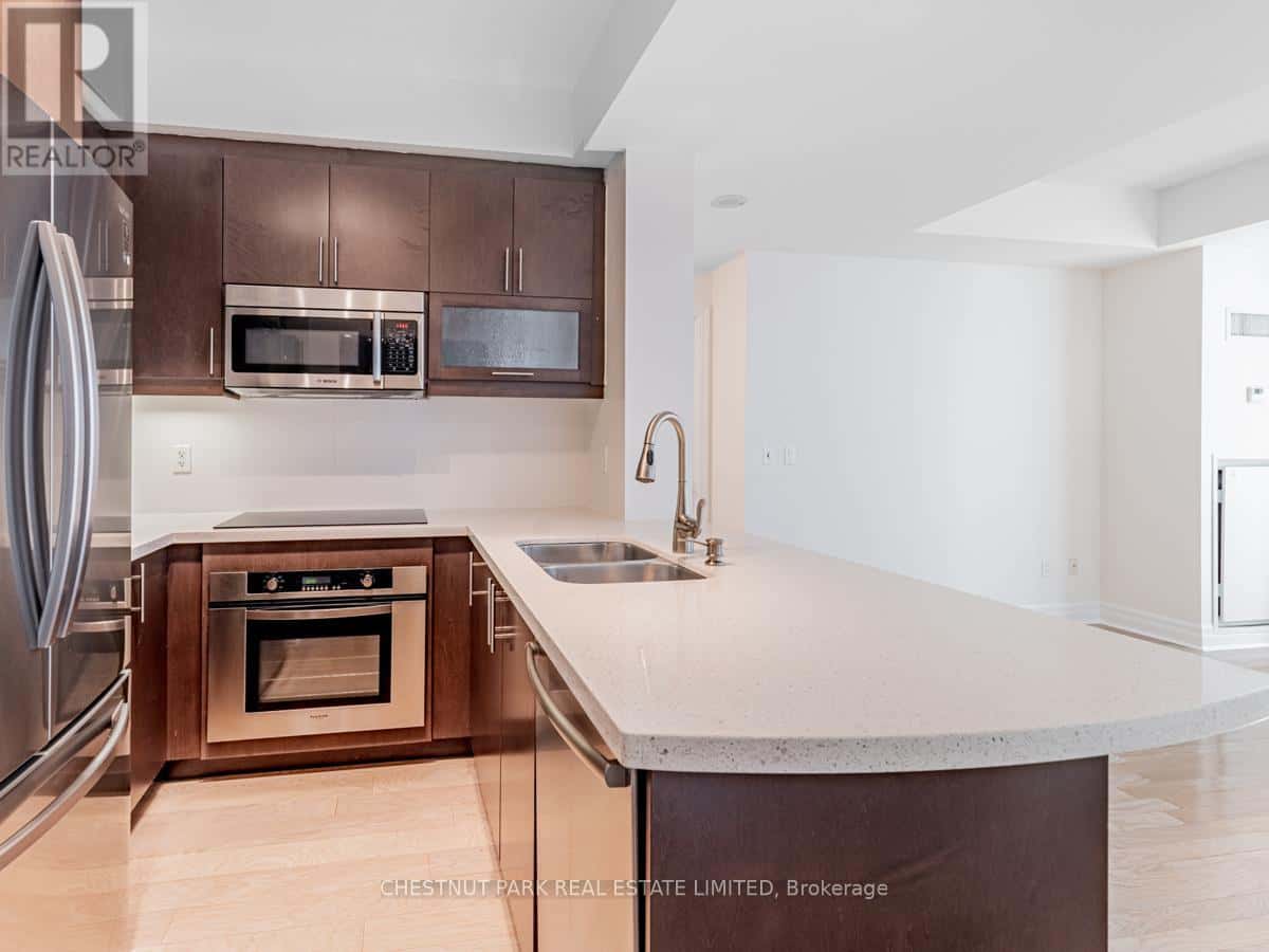 Toronto (Bay Street Corridor) — Toronto (Bay Street Corridor) - Photo 4 of 30