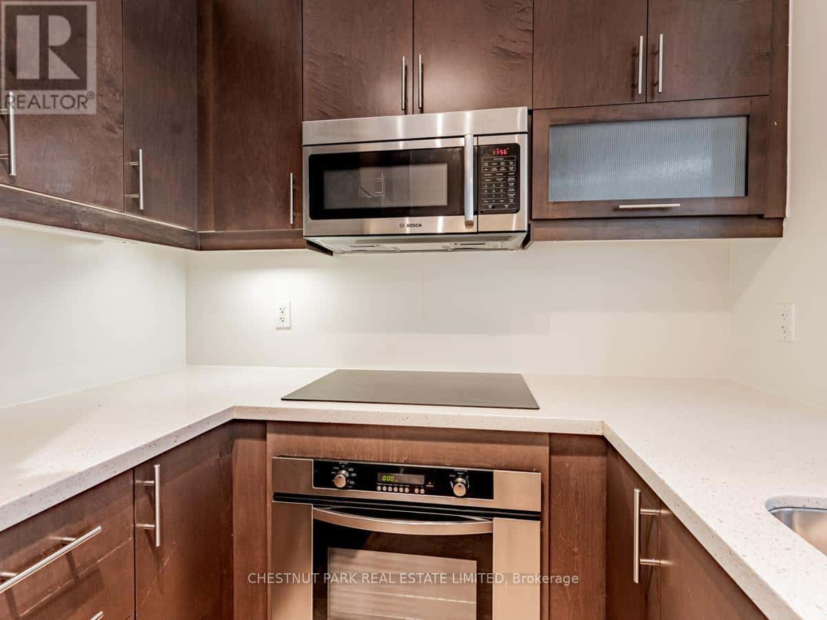 Toronto (Bay Street Corridor) — Toronto (Bay Street Corridor) - Photo 5 of 30