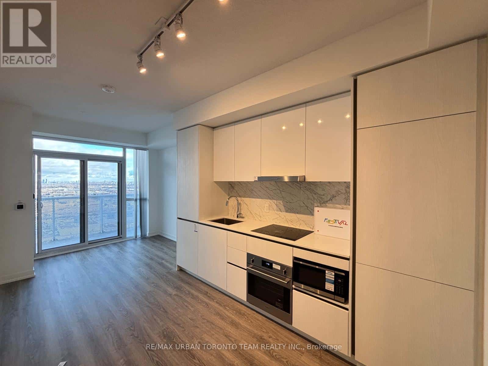 Vaughan (Vaughan Corporate Centre) — Vaughan (Vaughan Corporate Centre) - Photo 2 of 11