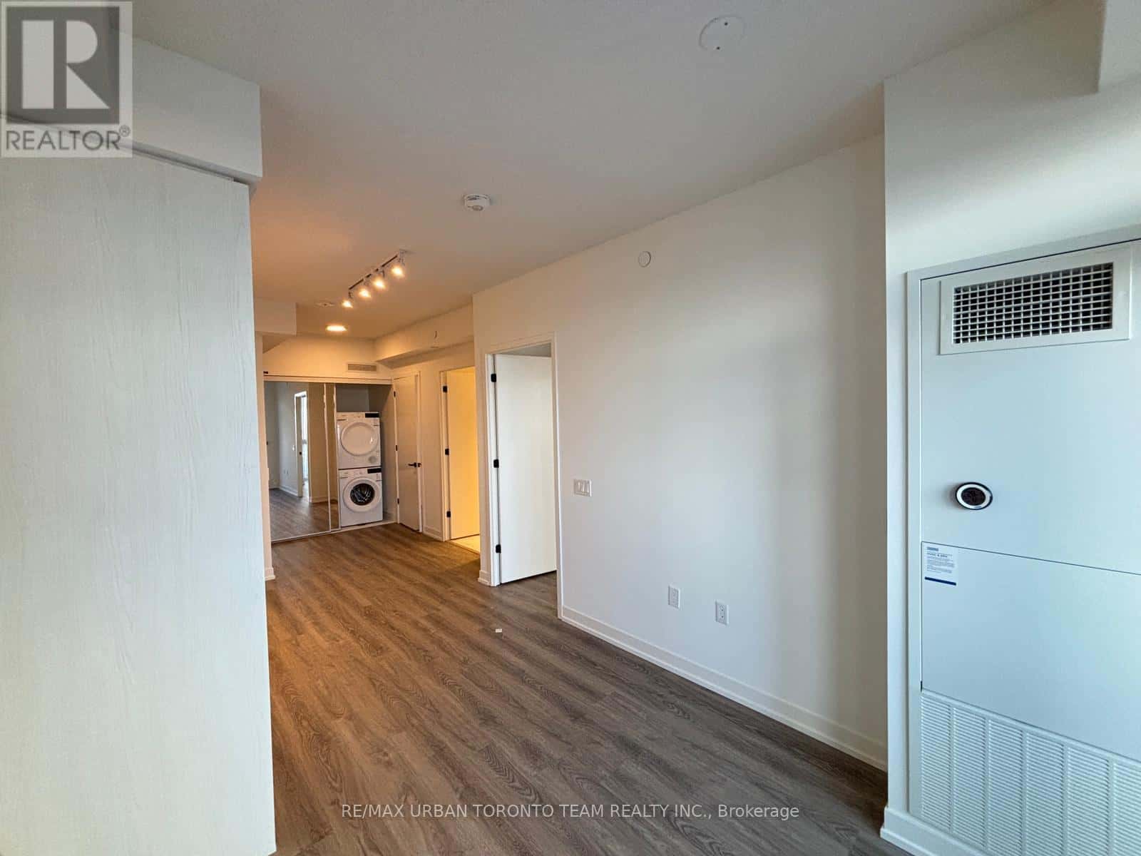 Vaughan (Vaughan Corporate Centre) — Vaughan (Vaughan Corporate Centre) - Photo 4 of 11