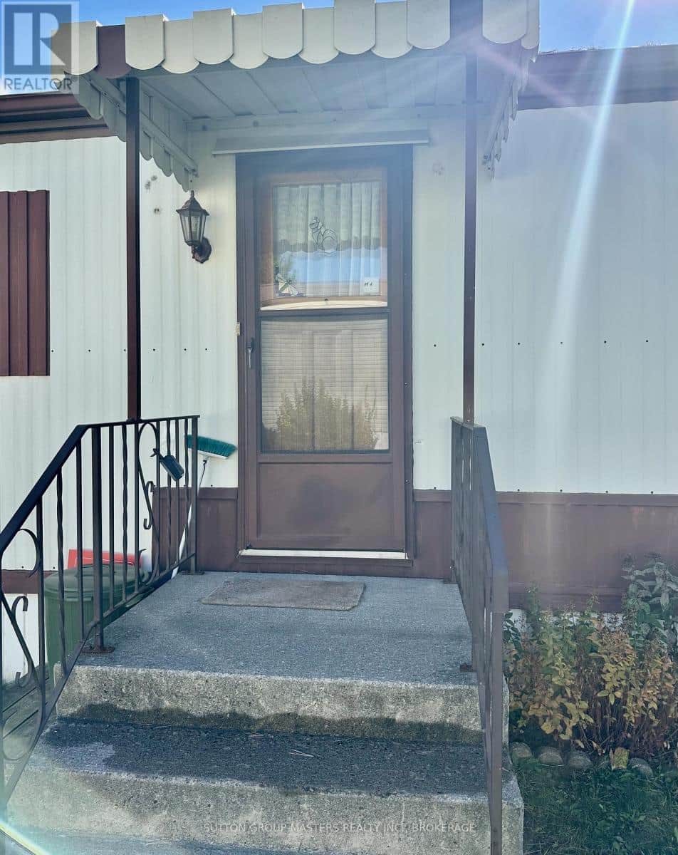 9 MAPLE DRIVE - Photo 4 of 25, Greater Napanee (Greater Napanee), Ontario