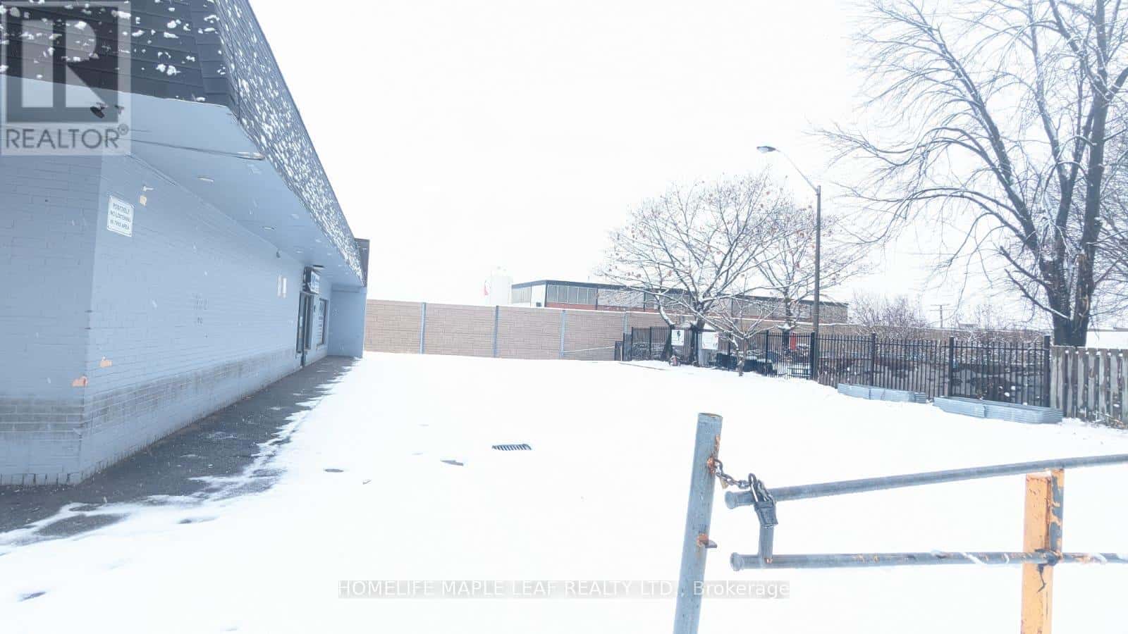 109 LOTHERTON PATHWAY — Toronto (Yorkdale-Glen Park) - Photo 4 of 36