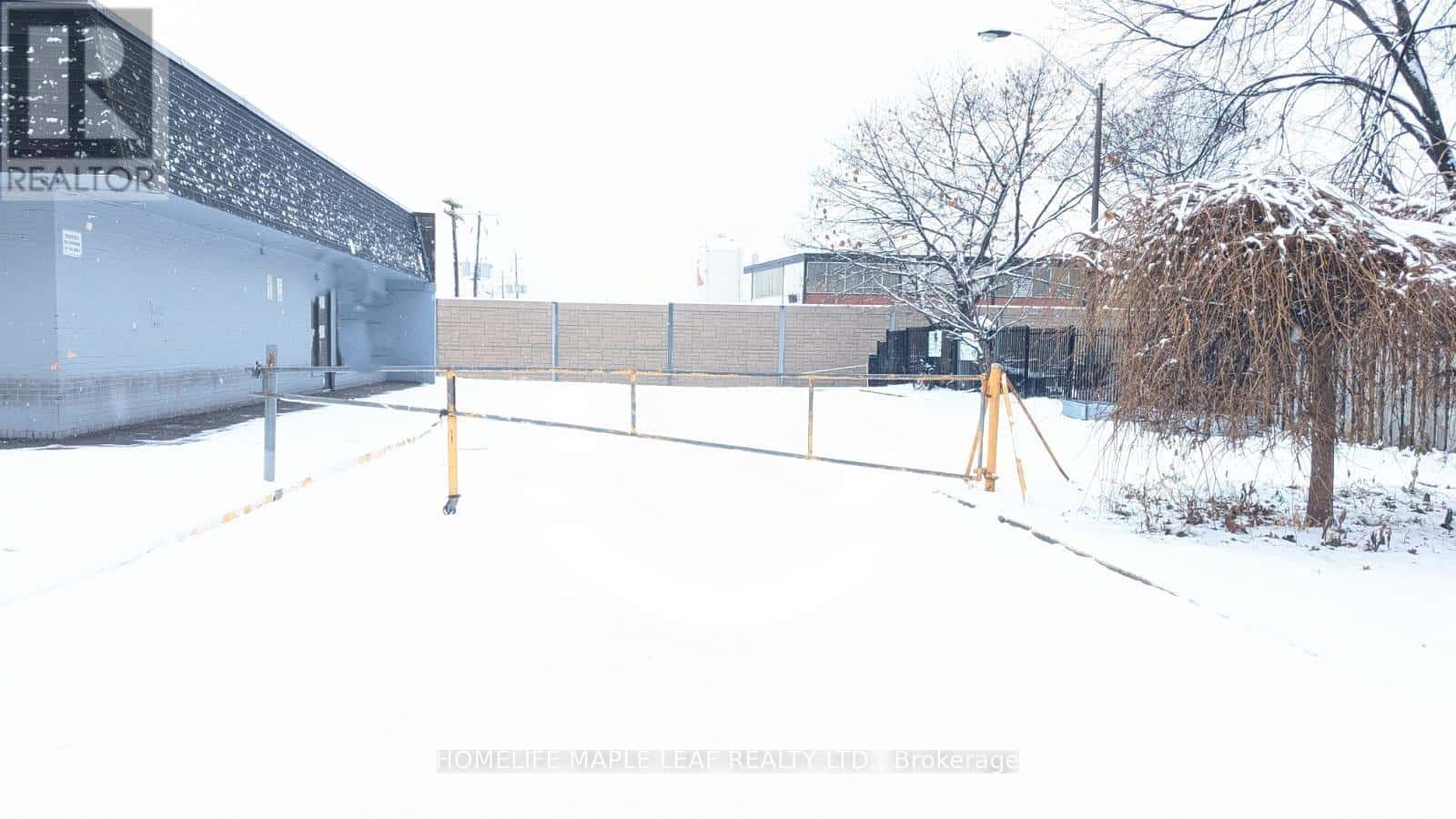 109 LOTHERTON PATHWAY — Toronto (Yorkdale-Glen Park) - Photo 5 of 36