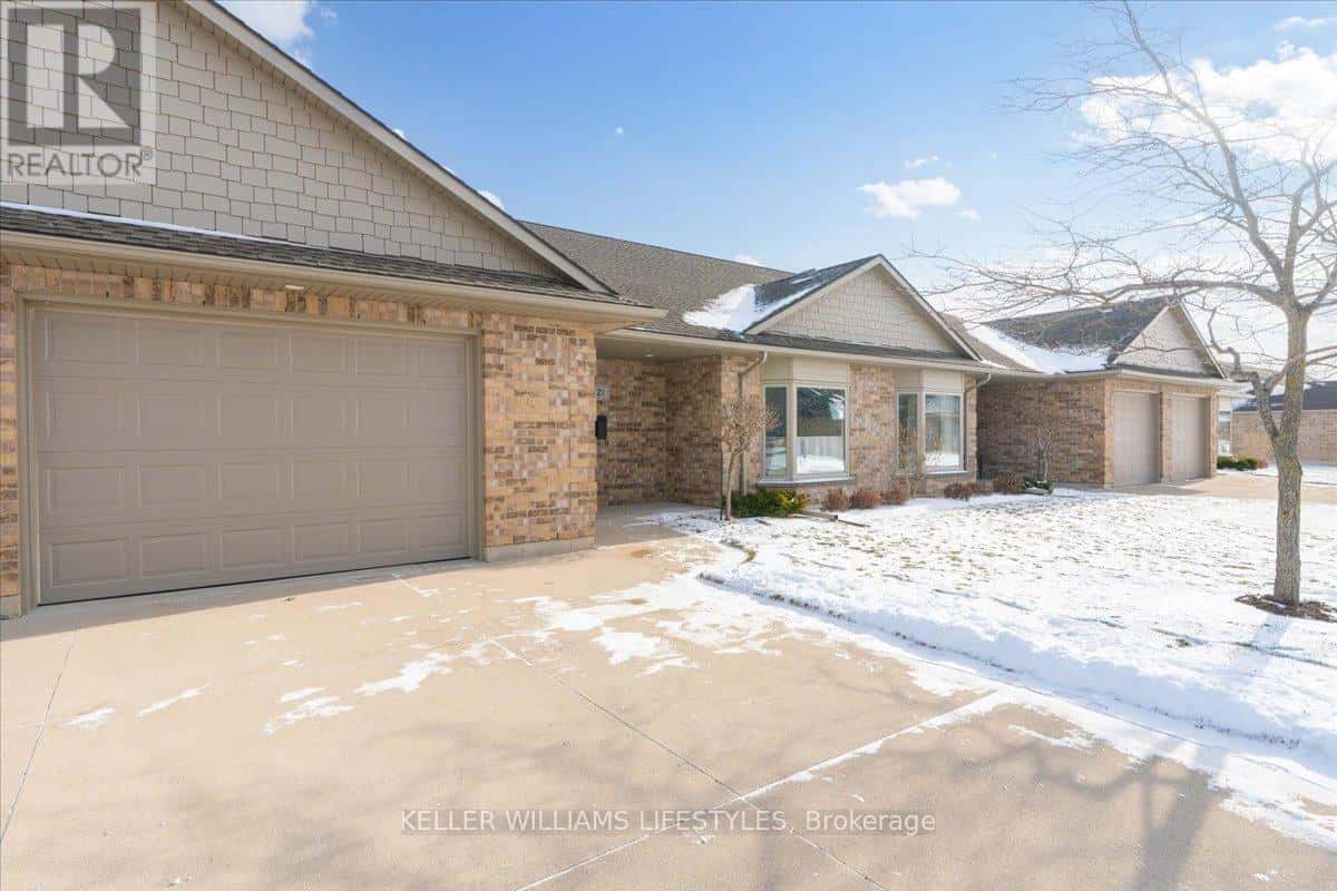 21 - 5969 TOWNSEND LINE — Lambton Shores (Forest), Ontario - Photo 3 of 50