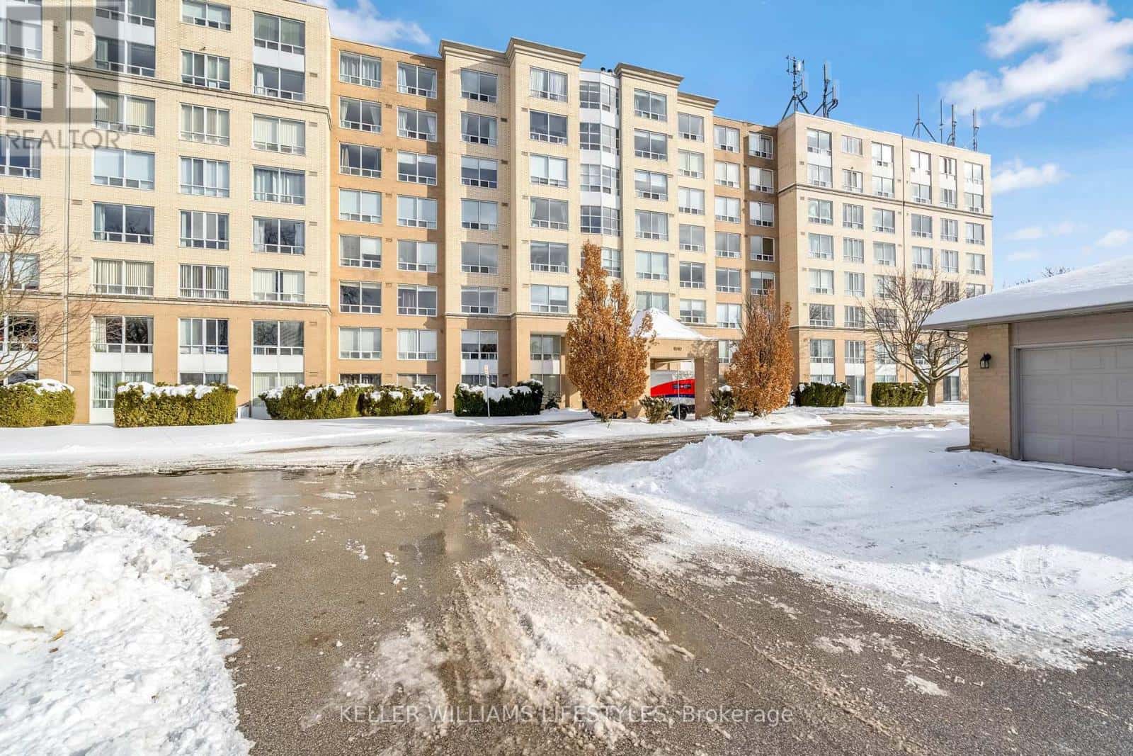 802 - 1510 RICHMOND STREET — London North (North G), Ontario - Photo 2 of 39