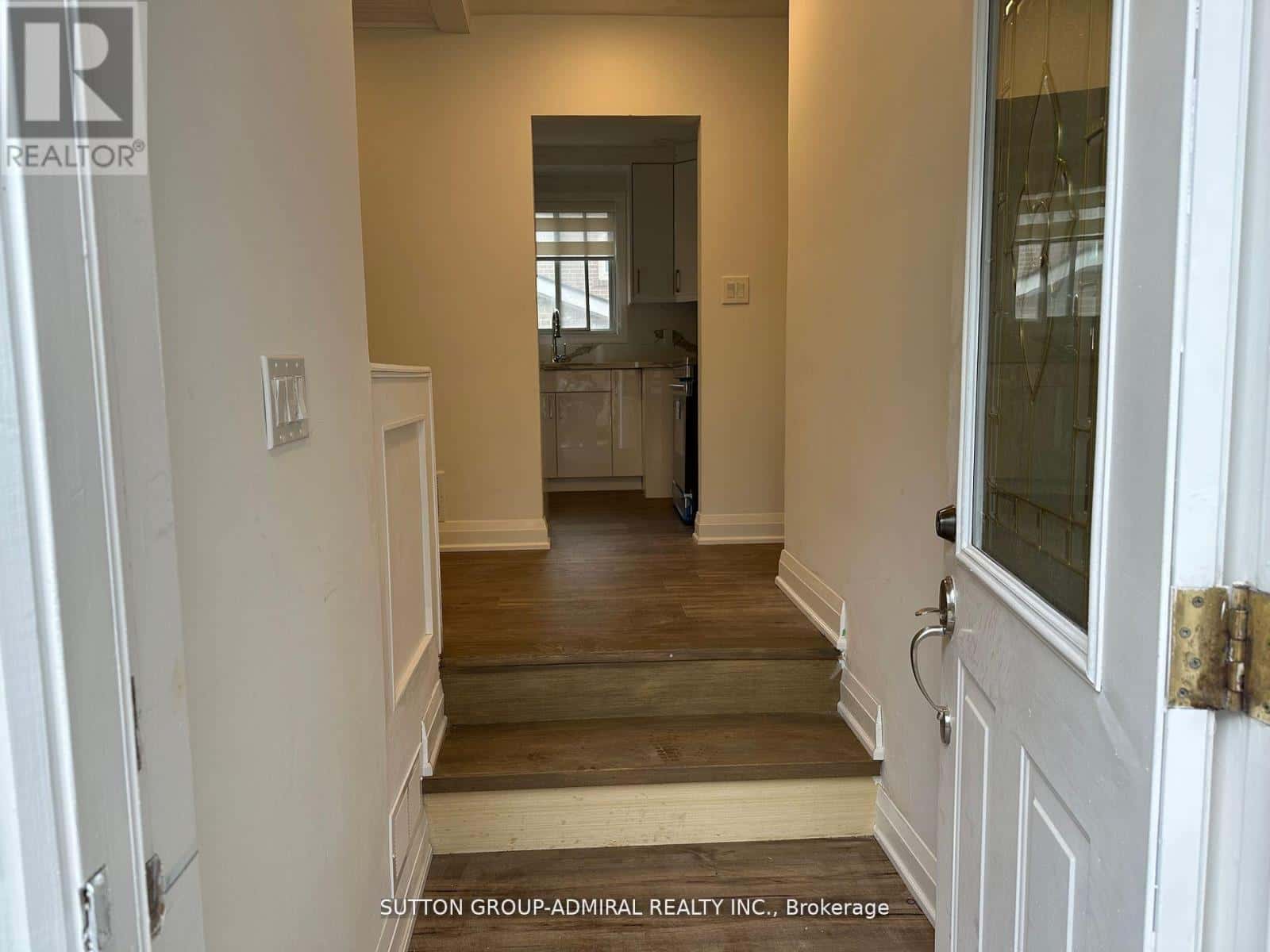 MAIN FLOOR - 7 RESOLUTION CRESCENT — Toronto (Hillcrest Village) - Photo 2 of 18