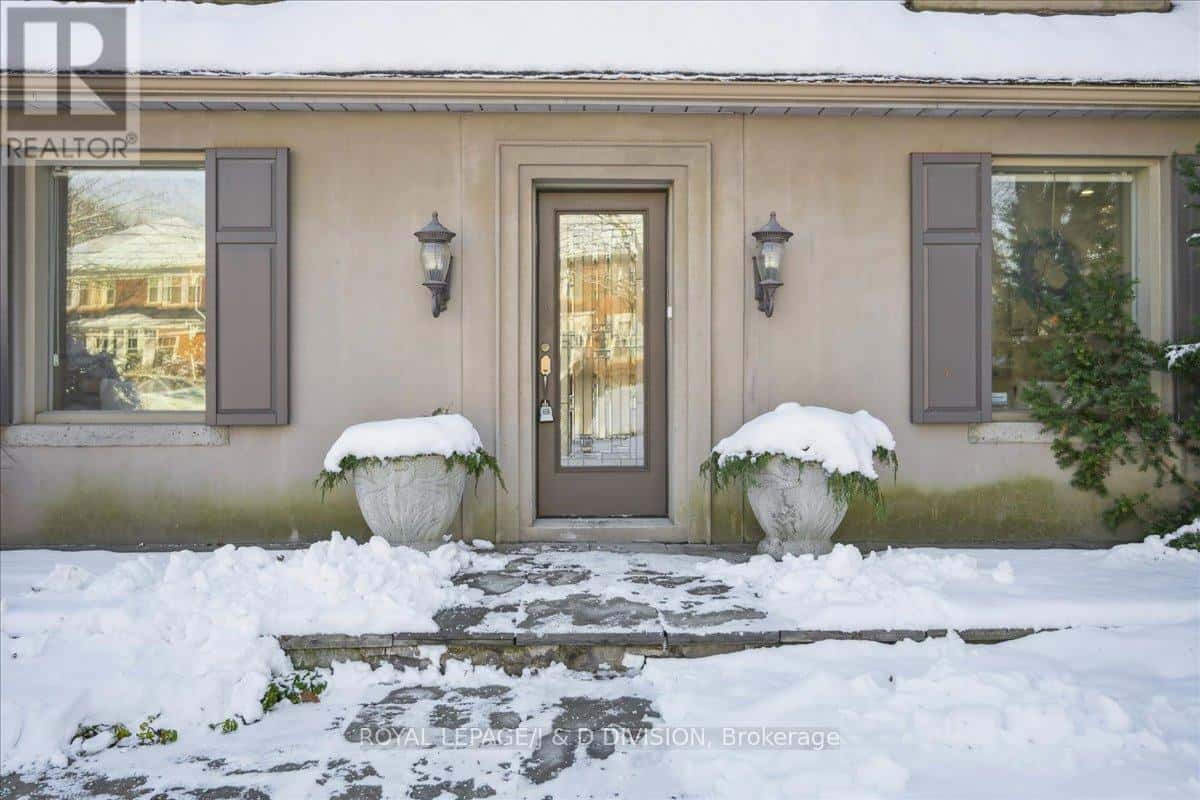 65 CHATSWORTH DRIVE — Toronto (Lawrence Park South), Ontario - Photo 5 of 45